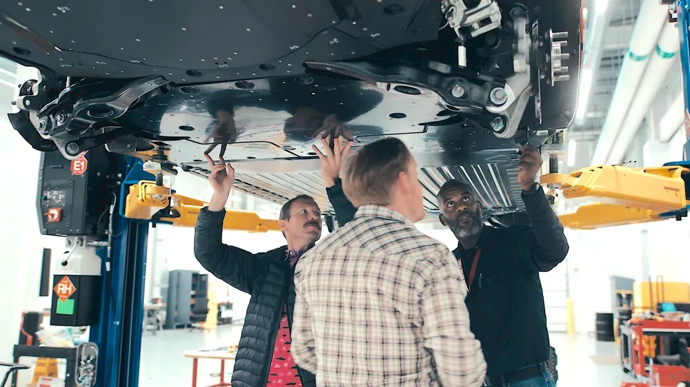 B&aacute;n tải Ford mới lần đầu c&oacute; video ch&iacute;nh thức: Nhỏ hơn Ranger, đầu ngắn, k&iacute;nh dốc, đang &lsquo;vắt kiệt sức&rsquo; chuẩn bị cho năm sau ra mắt - Ảnh 14.