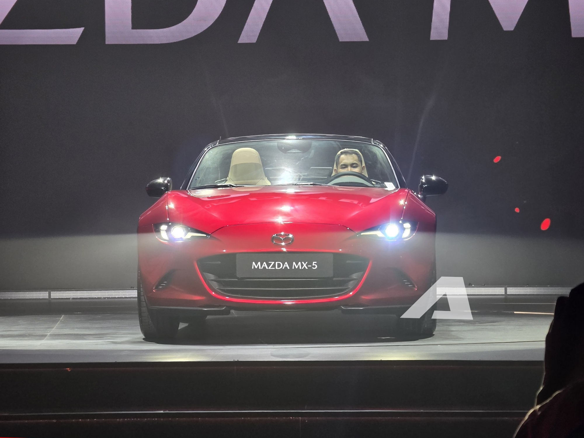 Mazda MX-5 gi&aacute; 1,339 tỷ đồng, c&oacute; cả mui mềm v&agrave; mui cứng cho &lsquo;d&acirc;n chơi&rsquo; Việt - Ảnh 6.