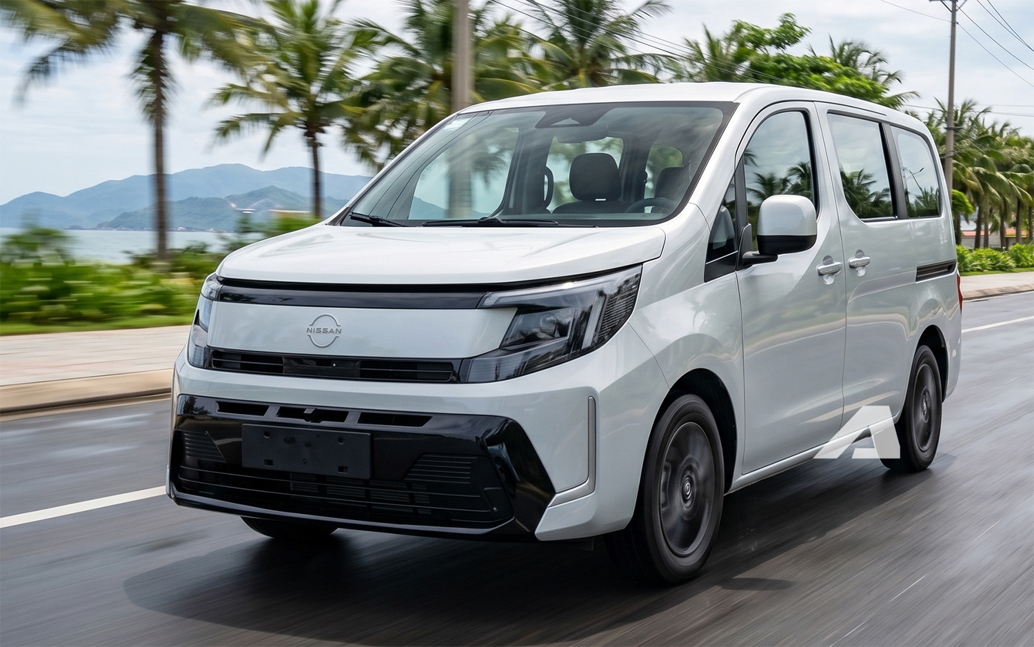 Nissan NV200 đời mới - MPV cửa l&ugrave;a ngang cỡ Xpander lộ diện tr&ecirc;n đường: Thiết kế g&oacute;c cạnh hơn, PHEV chạy 180km kh&ocirc;ng cần xăng, c&oacute; ADAS - Ảnh 10.
