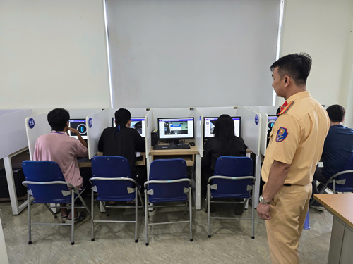 Đ&agrave;o tạo l&aacute;i xe: Bớt thủ tục, tăng minh bạch - Ảnh 1.