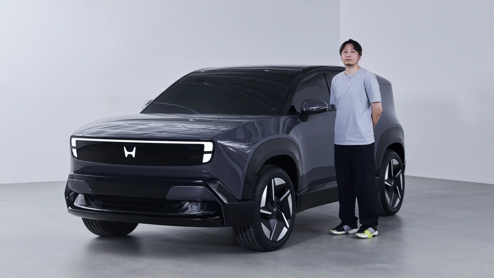 SUV điện Honda 0 Alpha lăn b&aacute;nh tr&ecirc;n đường phố: Kiểu d&aacute;ng g&acirc;y tranh c&atilde;i, m&agrave;n h&igrave;nh giải tr&iacute; to như xe Trung Quốc, dễ ra mắt năm sau - Ảnh 6.
