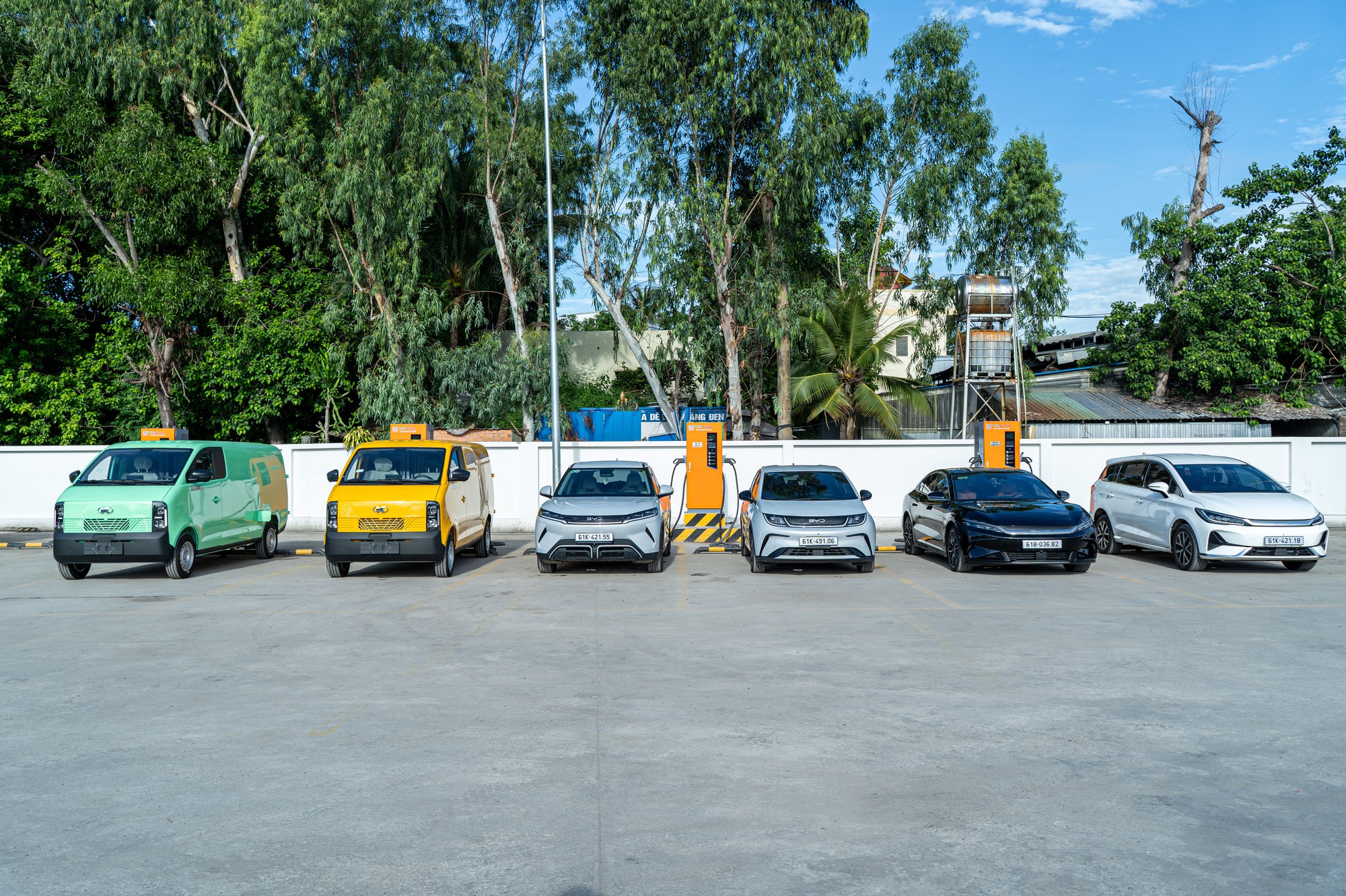 BYD Việt Nam 'bắt tay' Futa mở rộng mạng lưới sạc, chủ xe BYD c&oacute; thể sạc chung trụ với xe bu&yacute;t Kim Long - Ảnh 1.
