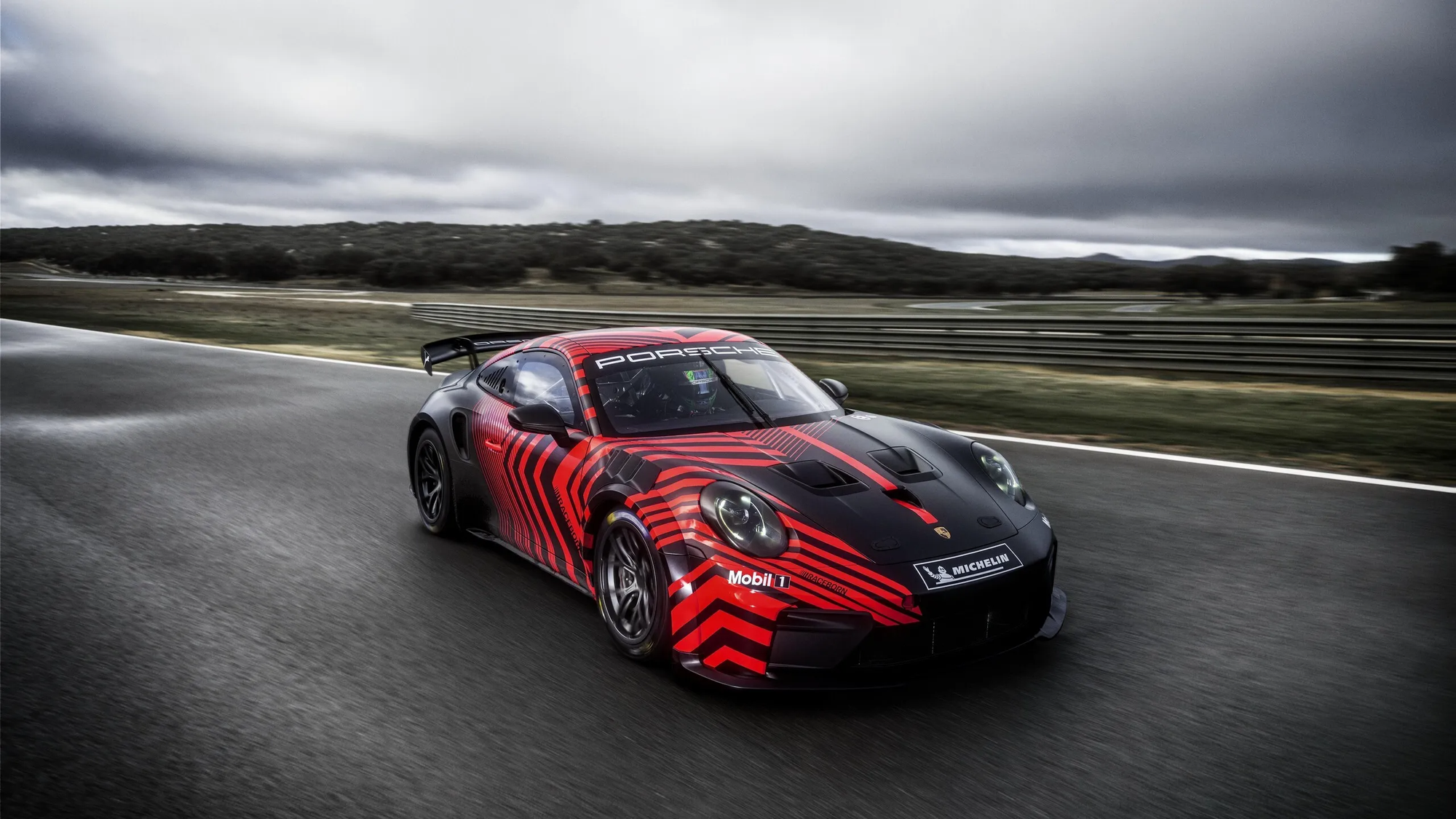 Porsche 911 GT4 R tr&igrave;nh l&agrave;ng: M&aacute;y 4.0L mạnh hơn 510 m&atilde; lực, đồ chơi cho d&acirc;n nghiện đua xe, gi&aacute; quy đổi gần 10 tỷ đồng - Ảnh 1.