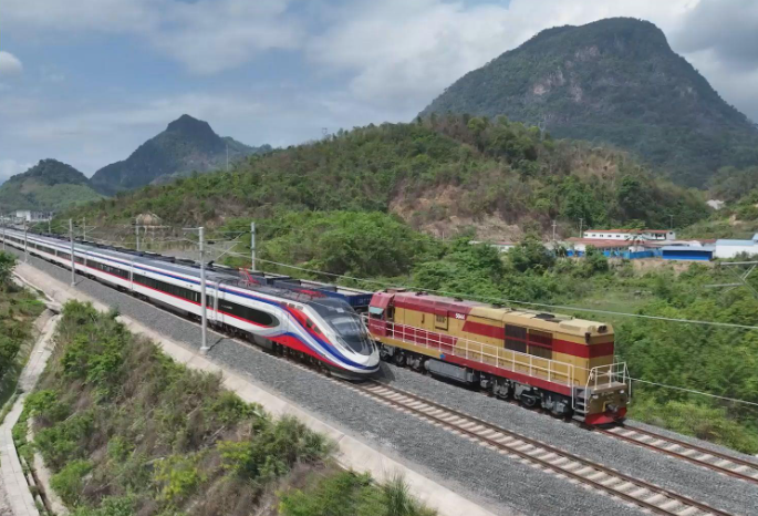 Đối thủ sầu ri&ecirc;ng Việt Nam đ&oacute;n tin vui: 'con đường tơ lụa bằng th&eacute;p' đưa 50.000 tấn quả tươi từ vườn trồng Th&aacute;i Lan đến tay người d&ugrave;ng Trung Quốc mất đ&uacute;ng 3 ng&agrave;y- Ảnh 1.