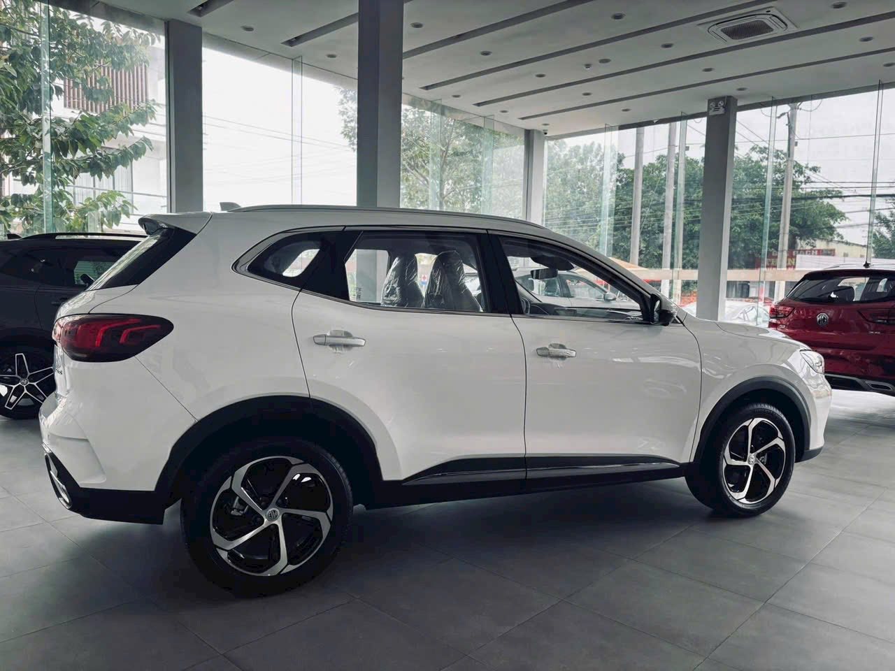 MG HS giảm kỷ lục tại đại l&yacute;: SUV cỡ C 'full' c&ocirc;ng nghệ, gi&aacute; chỉ ngang ngửa Sonet, Venue- Ảnh 5.