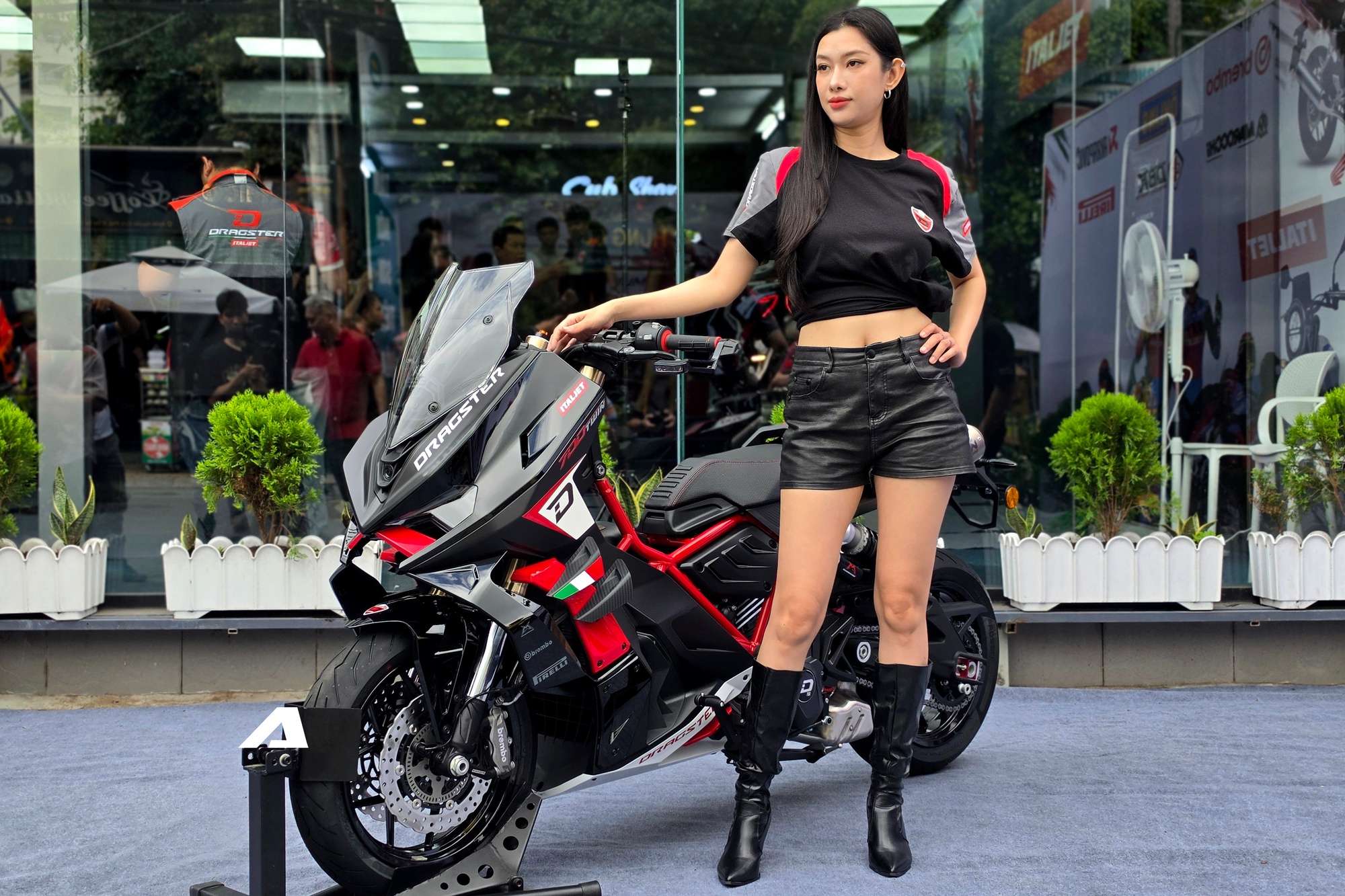 Si&ecirc;u phẩm' m&ocirc; t&ocirc; Italjet Dragster 700 mở b&aacute;n tại Việt Nam: Gi&aacute; gần bằng VF  5, c&oacute; sẵn camera h&agrave;nh tr&igrave;nh trước sau, hệ thống treo lấy cảm hứng từ MotoGP