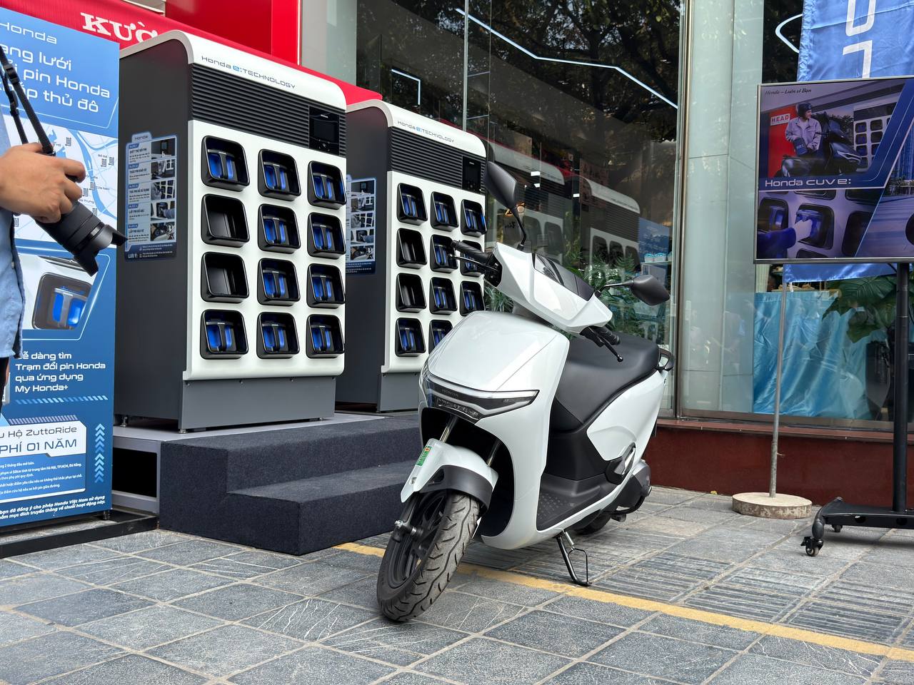 Bộ đ&ocirc;i Honda CUV e: v&agrave; UC3 mở b&aacute;n tại Việt Nam: Gi&aacute; từ 45 triệu, c&oacute; trạm đổi pin lẫn sạc nhanh, tăng tốc như xe xăng 160cc- Ảnh 1.