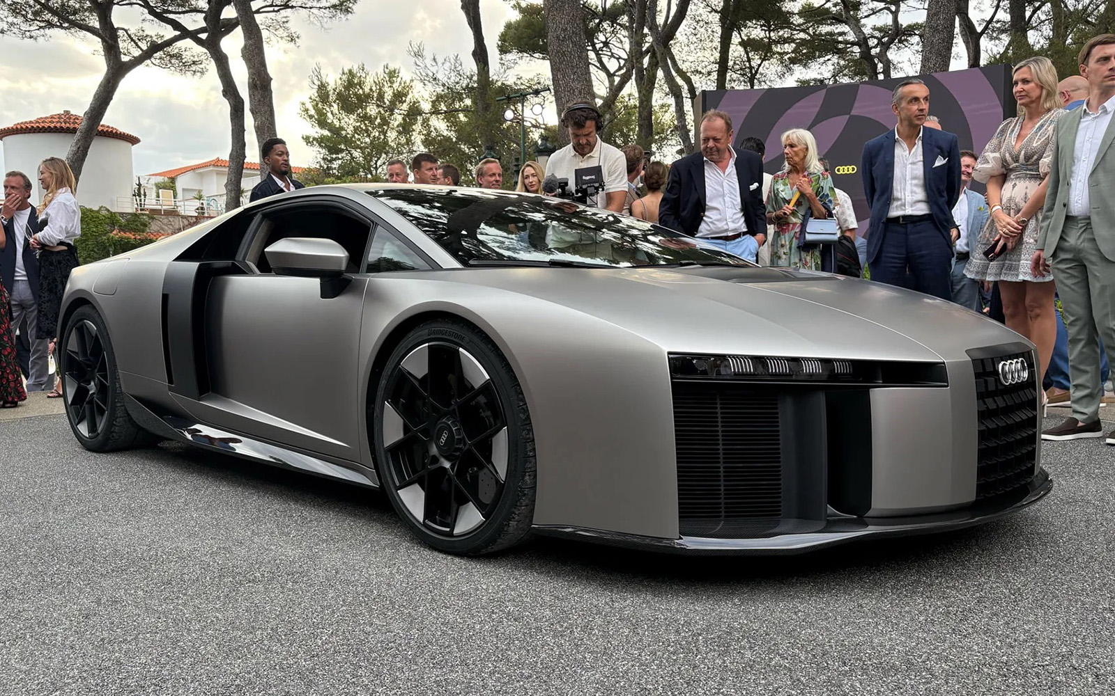Audi Nuvolari - Si&ecirc;u xe mới thế chỗ R8, động cơ hybrid cắm sạc gần 1.000HP, n&uacute;t bấm trong nội thất đếm tr&ecirc;n đầu ng&oacute;n tay- Ảnh 1.