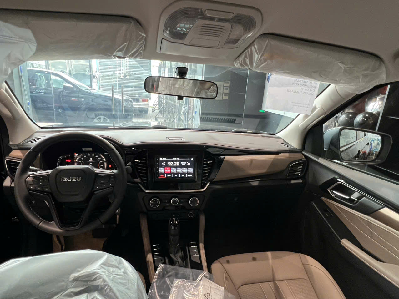 Isuzu mu-X xả kho giảm gi&aacute; tới 115 triệu đồng tại đại l&yacute;, gi&aacute; thực tế chỉ ngang nh&oacute;m CX-5, Tucson- Ảnh 5.
