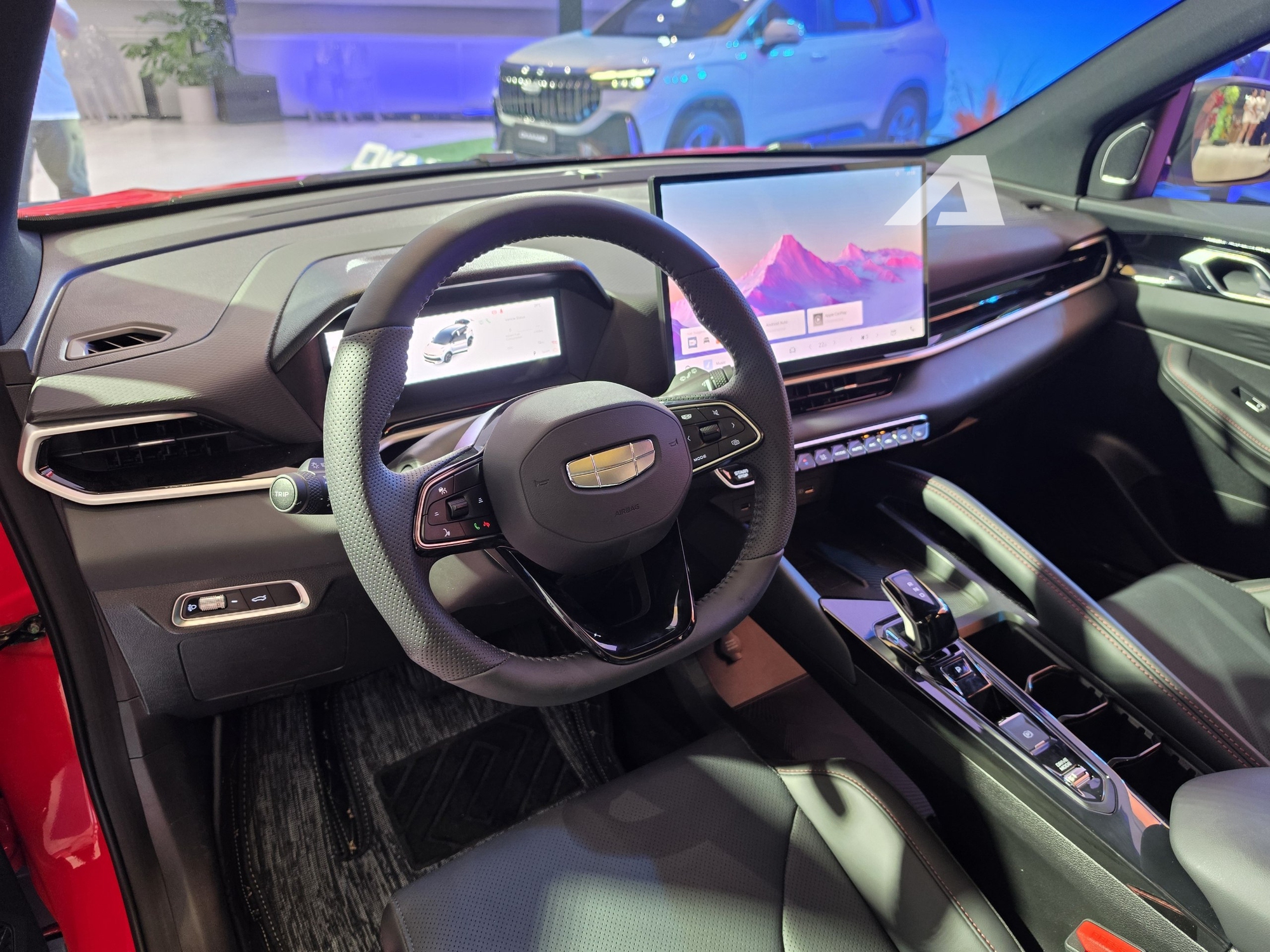 Geely Coolray 2026 ra mắt Việt Nam: Gi&aacute; từ 499 triệu đồng, thiết kế tối giản, m&agrave;n h&igrave;nh lớn hơn, vẫn c&oacute; ADAS cạnh tranh Creta, Seltos- Ảnh 3.