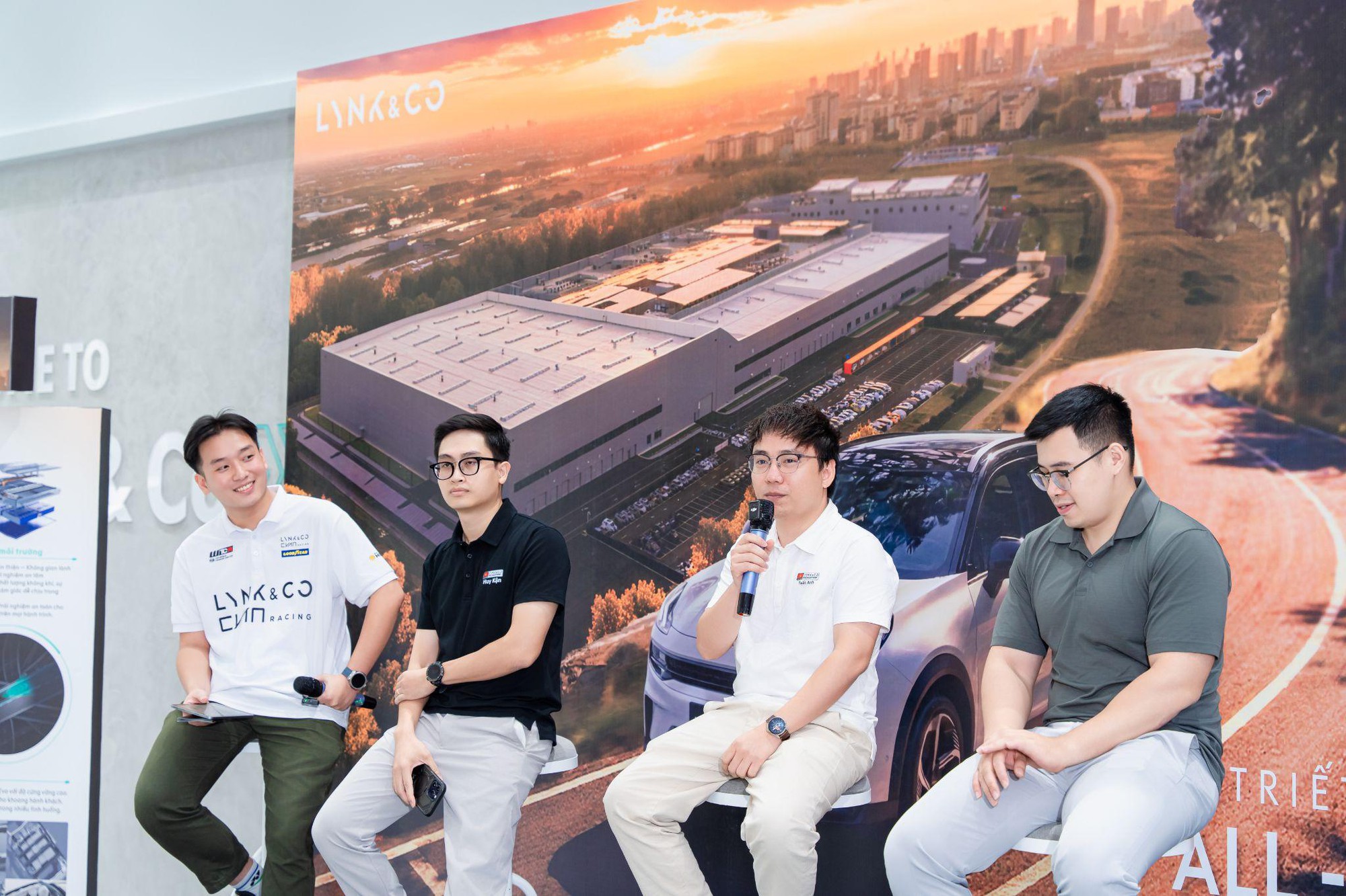 Chủ xe Lynk & Co: "Kh&ocirc;ng hẳn cứ nhiều c&ocirc;ng nghệ l&agrave; an to&agrave;n"- Ảnh 3.