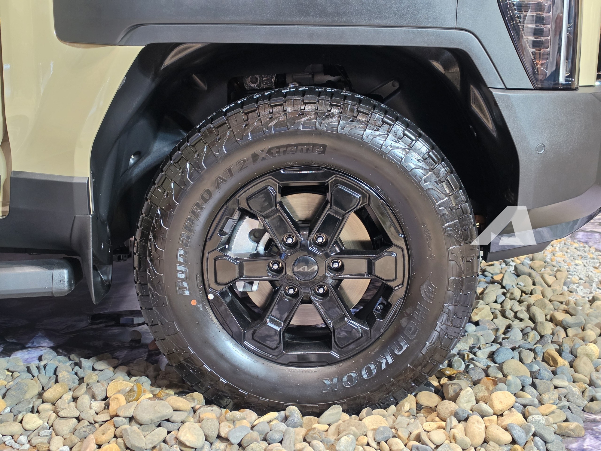 Xem thực tế Kia Tasman tại Việt Nam: Phiên bản cao cấp, động cơ xăng, chỉ chờ giá cạnh tranh Ranger- Ảnh 7. Xem thực tế Kia Tasman tại Việt Nam: Phiên bản cao cấp, động cơ xăng, chỉ chờ giá cạnh tranh Ranger- Ảnh 7.