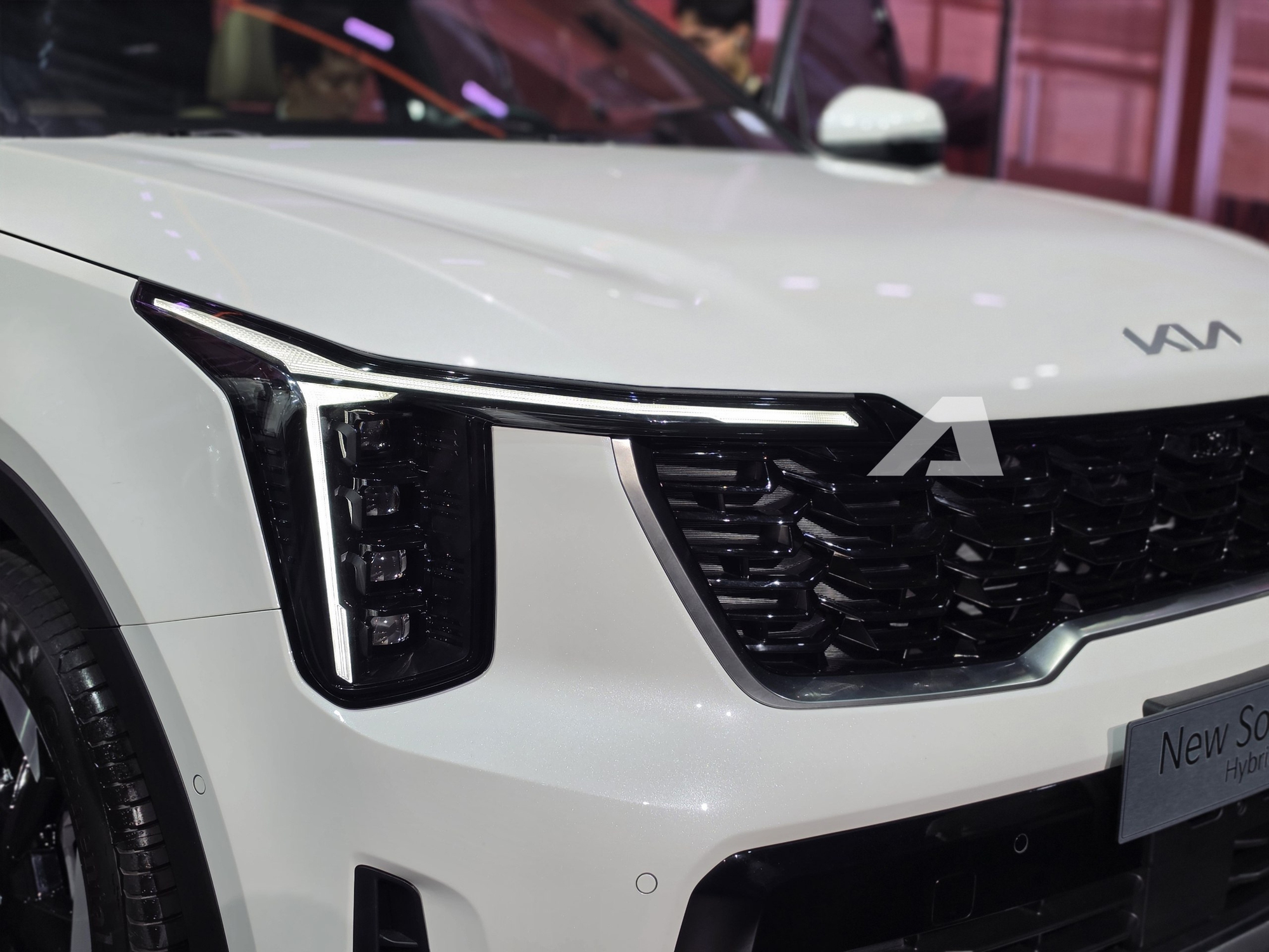 Kia Sorento thêm bản mới tại VIệt Nam: Mâm nhỏ hơn, gương điện tử, động cơ hybrid cạnh tranh Santa Fe- Ảnh 5. Kia Sorento thêm bản mới tại VIệt Nam: Mâm nhỏ hơn, gương điện tử, động cơ hybrid cạnh tranh Santa Fe- Ảnh 5.