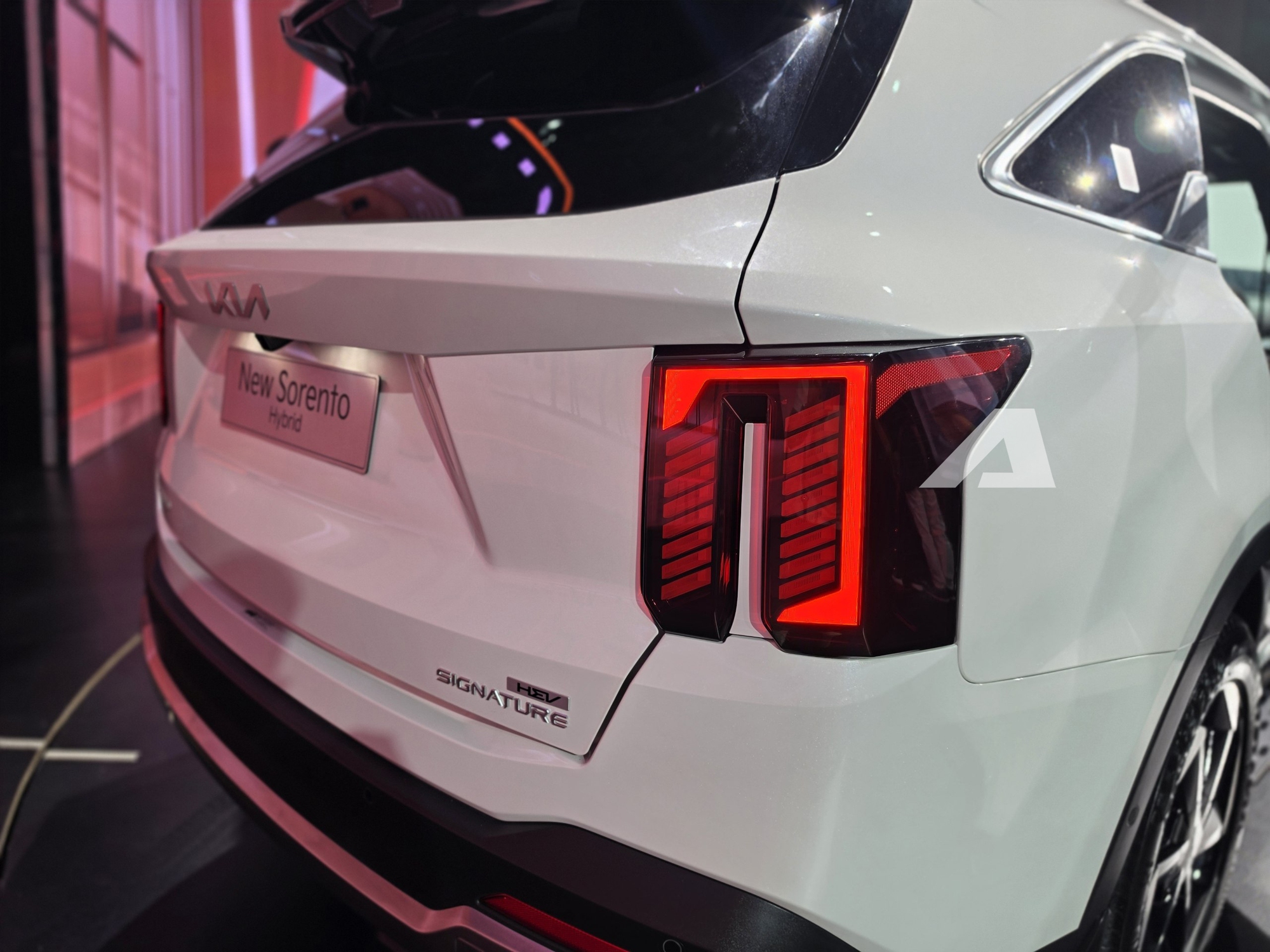 Kia Sorento thêm bản mới tại VIệt Nam: Mâm nhỏ hơn, gương điện tử, động cơ hybrid cạnh tranh Santa Fe- Ảnh 7. Kia Sorento thêm bản mới tại VIệt Nam: Mâm nhỏ hơn, gương điện tử, động cơ hybrid cạnh tranh Santa Fe- Ảnh 7.