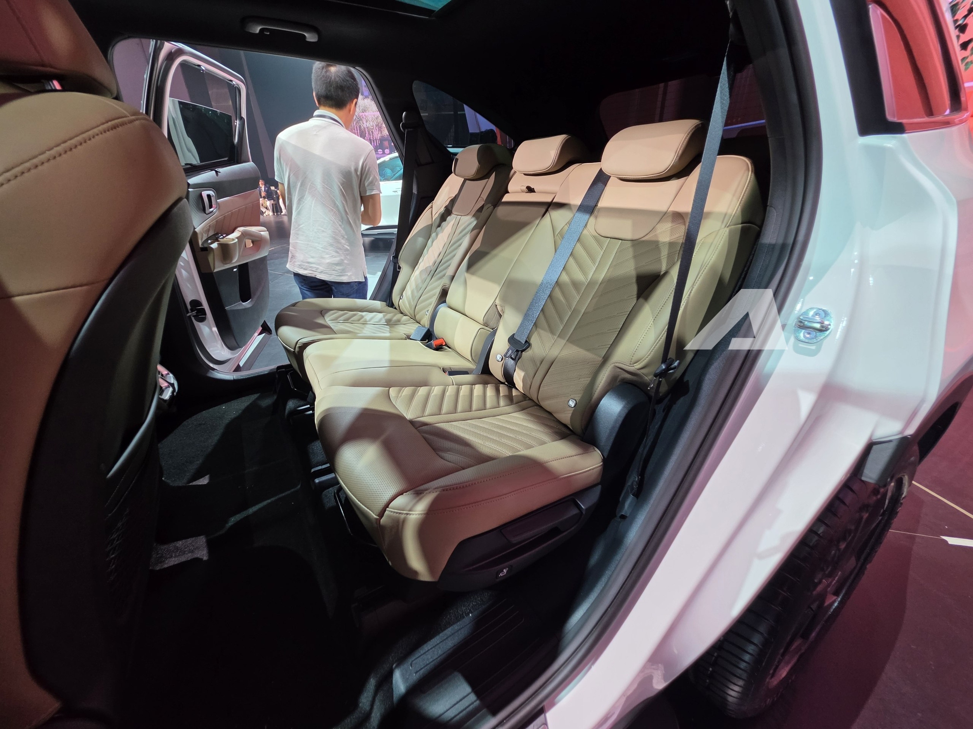 Kia Sorento thêm bản mới tại VIệt Nam: Mâm nhỏ hơn, gương điện tử, động cơ hybrid cạnh tranh Santa Fe- Ảnh 15. Kia Sorento thêm bản mới tại VIệt Nam: Mâm nhỏ hơn, gương điện tử, động cơ hybrid cạnh tranh Santa Fe- Ảnh 15.