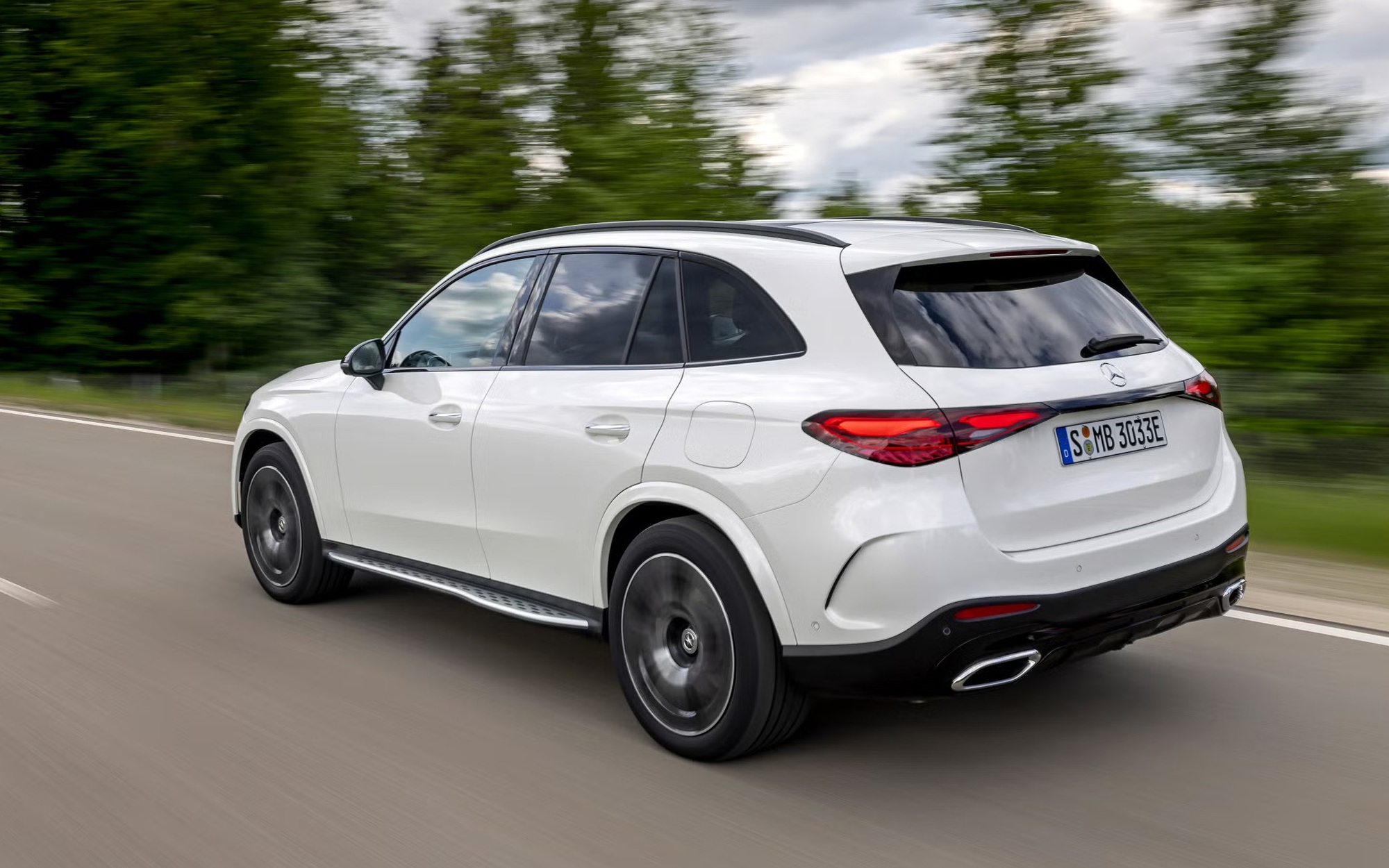 Mercedes-Benz GLC sắp lần đầu c&oacute; bản PHEV tại Việt Nam: Gi&aacute; dự kiến hơn 3  tỷ đồng, hết xăng vẫn chạy được hơn 100km, th&ecirc;m cạnh tranh X3, Q5