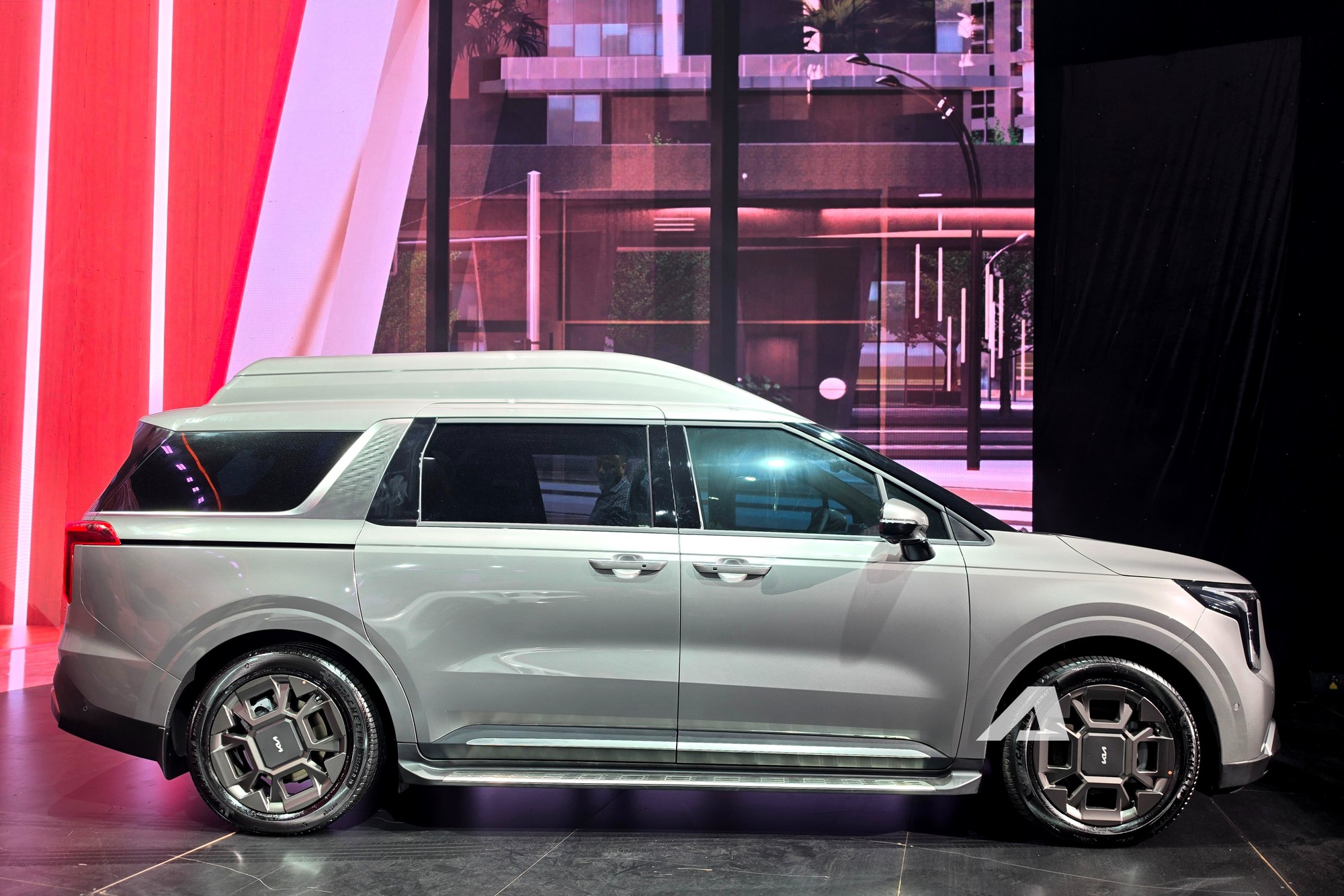 Ngắm Kia Carnival Royal 2026 tại Việt Nam: Ghế thương gia xịn, m&agrave;n h&igrave;nh sau d&agrave;i như tr&ecirc;n BMW 7 Series, trần sao kiểu Rolls-Royce- Ảnh 5.