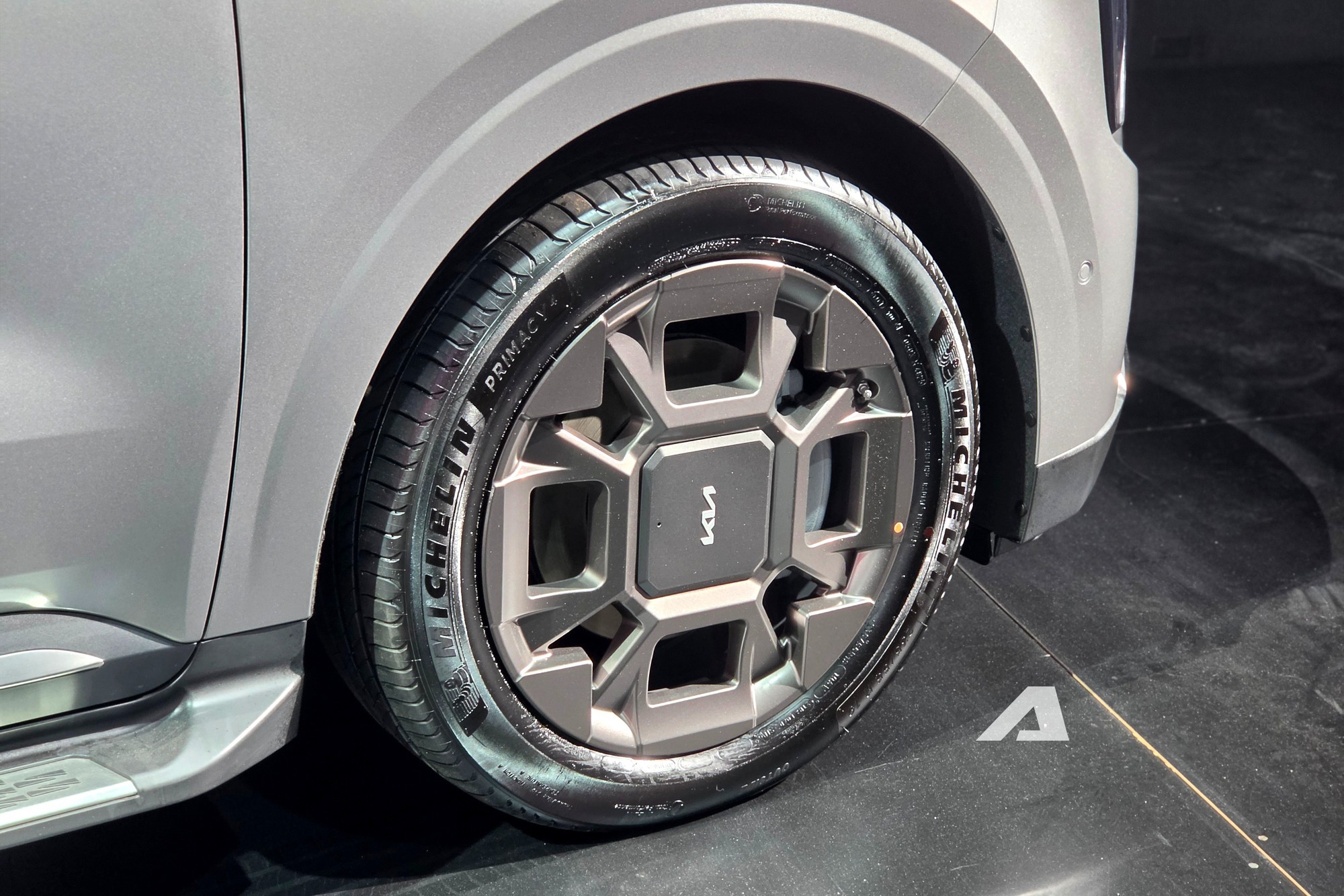 Ngắm Kia Carnival Royal 2026 tại Việt Nam: Ghế thương gia xịn, m&agrave;n h&igrave;nh sau d&agrave;i như tr&ecirc;n BMW 7 Series, trần sao kiểu Rolls-Royce- Ảnh 9.