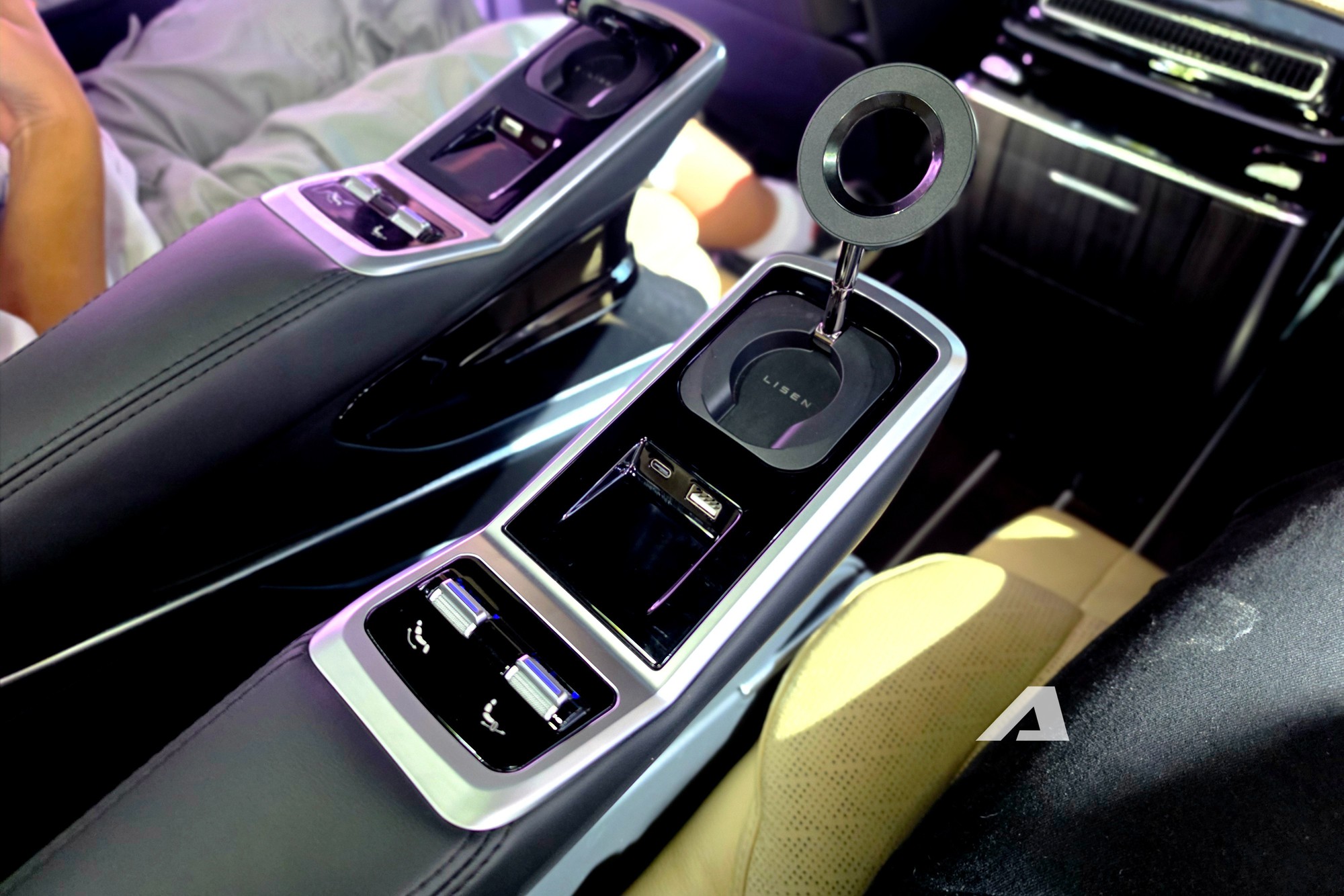 Ngắm Kia Carnival Royal 2026 tại Việt Nam: Ghế thương gia xịn, m&agrave;n h&igrave;nh sau d&agrave;i như tr&ecirc;n BMW 7 Series, trần sao kiểu Rolls-Royce- Ảnh 12.