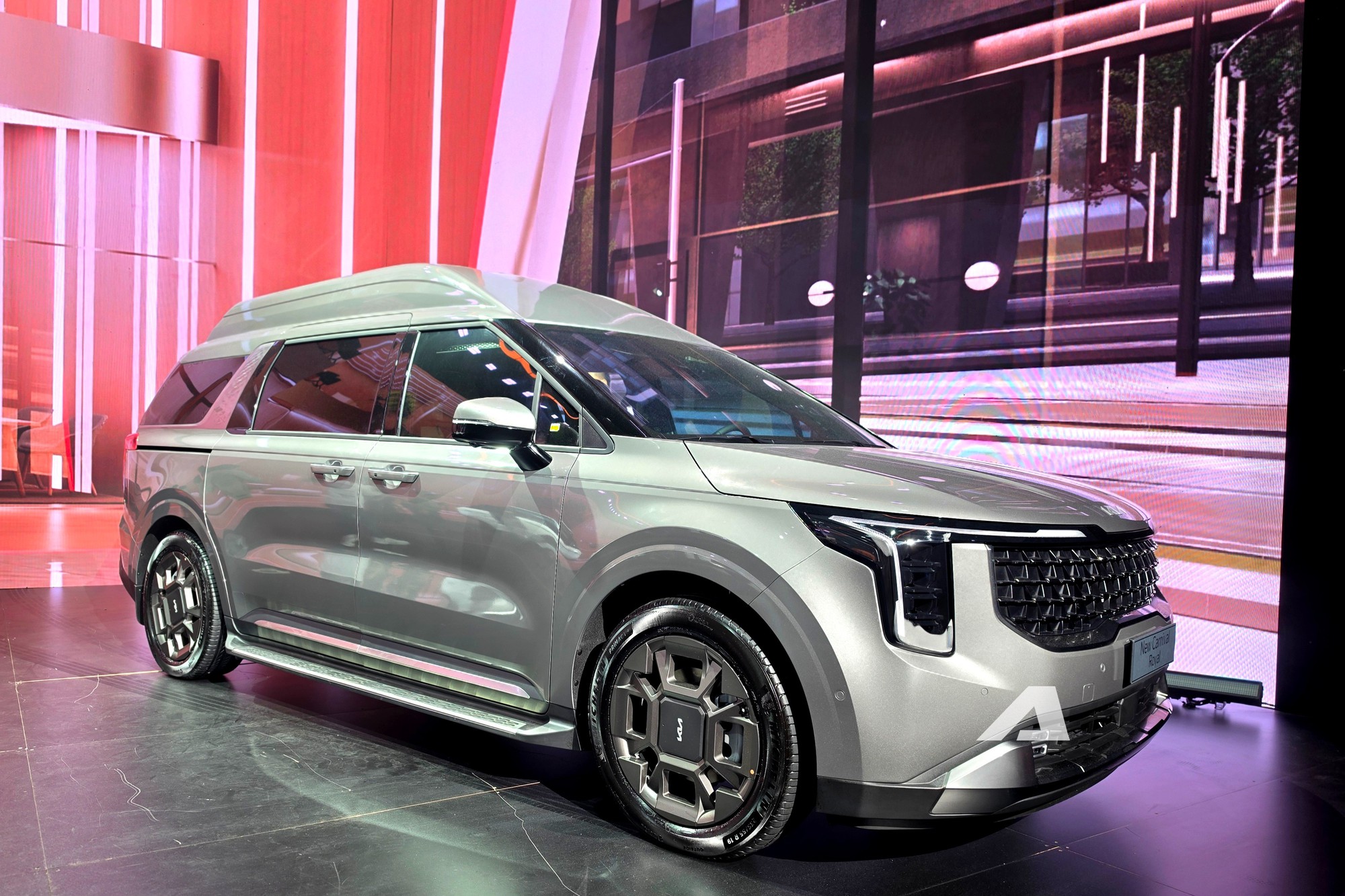 Ngắm Kia Carnival Royal 2026 tại Việt Nam: Ghế thương gia xịn, m&agrave;n h&igrave;nh sau d&agrave;i như tr&ecirc;n BMW 7 Series, trần sao kiểu Rolls-Royce- Ảnh 6.