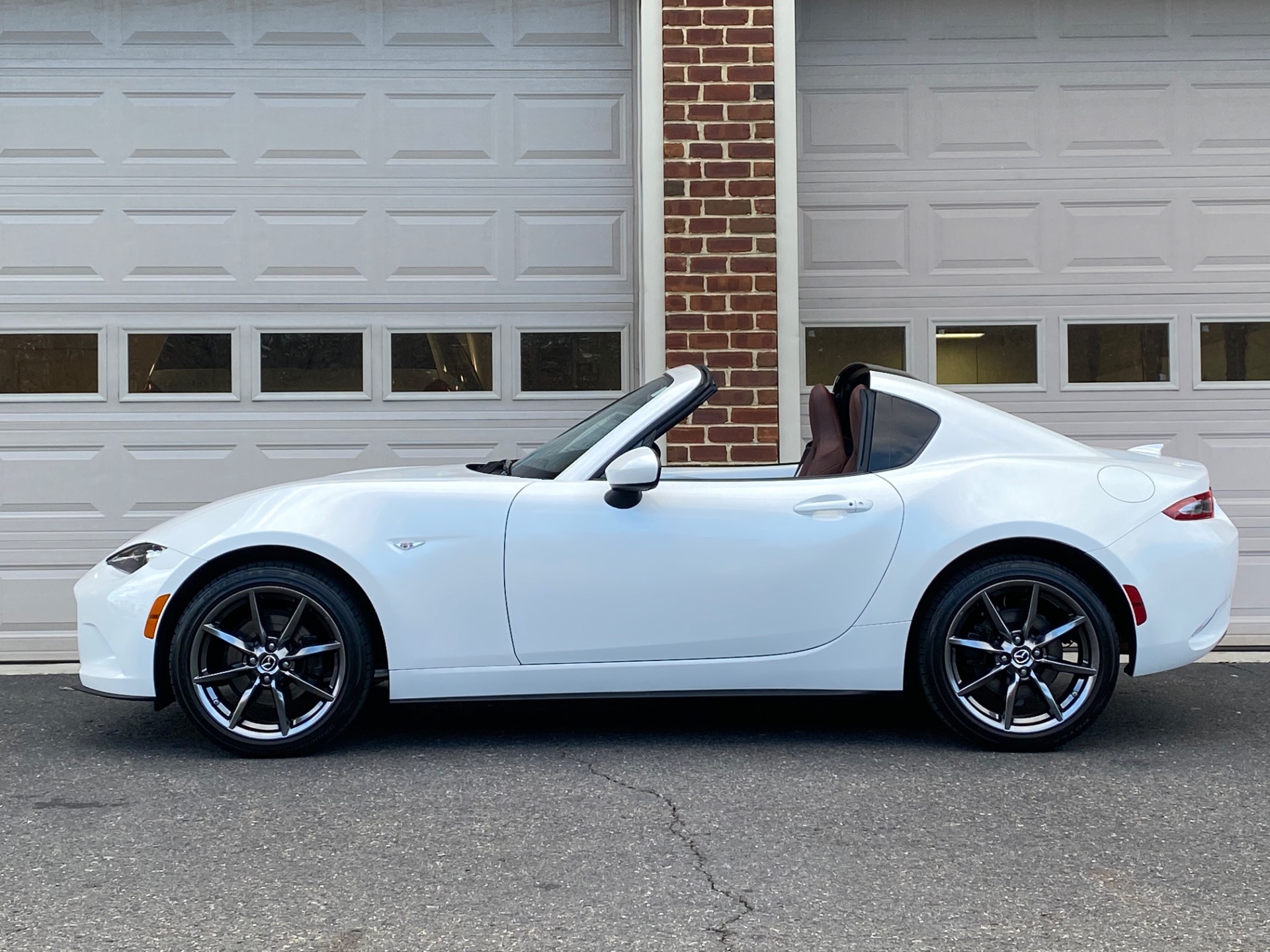 Mazda MX-5 RF nhận cọc tại Việt Nam: Gi&aacute; dự kiến dưới 1,5 tỷ đồng, d&aacute;ng Targa s&agrave;nh điệu- Ảnh 3.