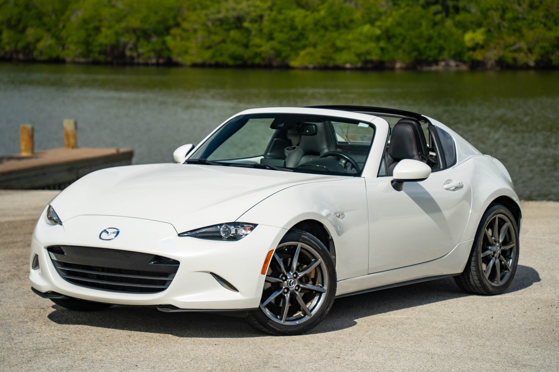 Mazda MX-5 RF nhận cọc tại Việt Nam: Gi&aacute; dự kiến dưới 1,5 tỷ đồng, d&aacute;ng Targa s&agrave;nh điệu- Ảnh 1.