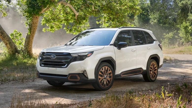 Xe Subaru Forester 2.5L tại Việt Nam kh&ocirc;ng bị lỗi cửa sổ trời như ở Mỹ- Ảnh 1.