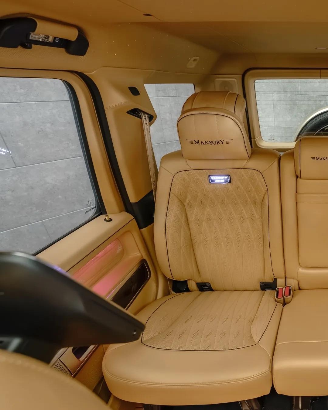 Ngắm bản độ Mansory Mercedes-AMG G63 d&aacute;t v&agrave;ng kiểu Dubai, c&ocirc;ng suất 820 m&atilde; lực- Ảnh 4.