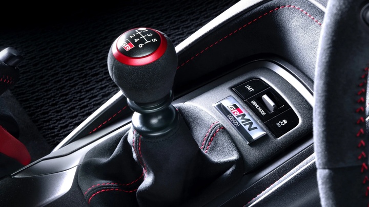 Toyota l&agrave;m hộp số s&agrave;n giả lập cho xe điện: C&oacute; cần số, ch&acirc;n c&ocirc;n, 'biết' chết m&aacute;y- Ảnh 1.