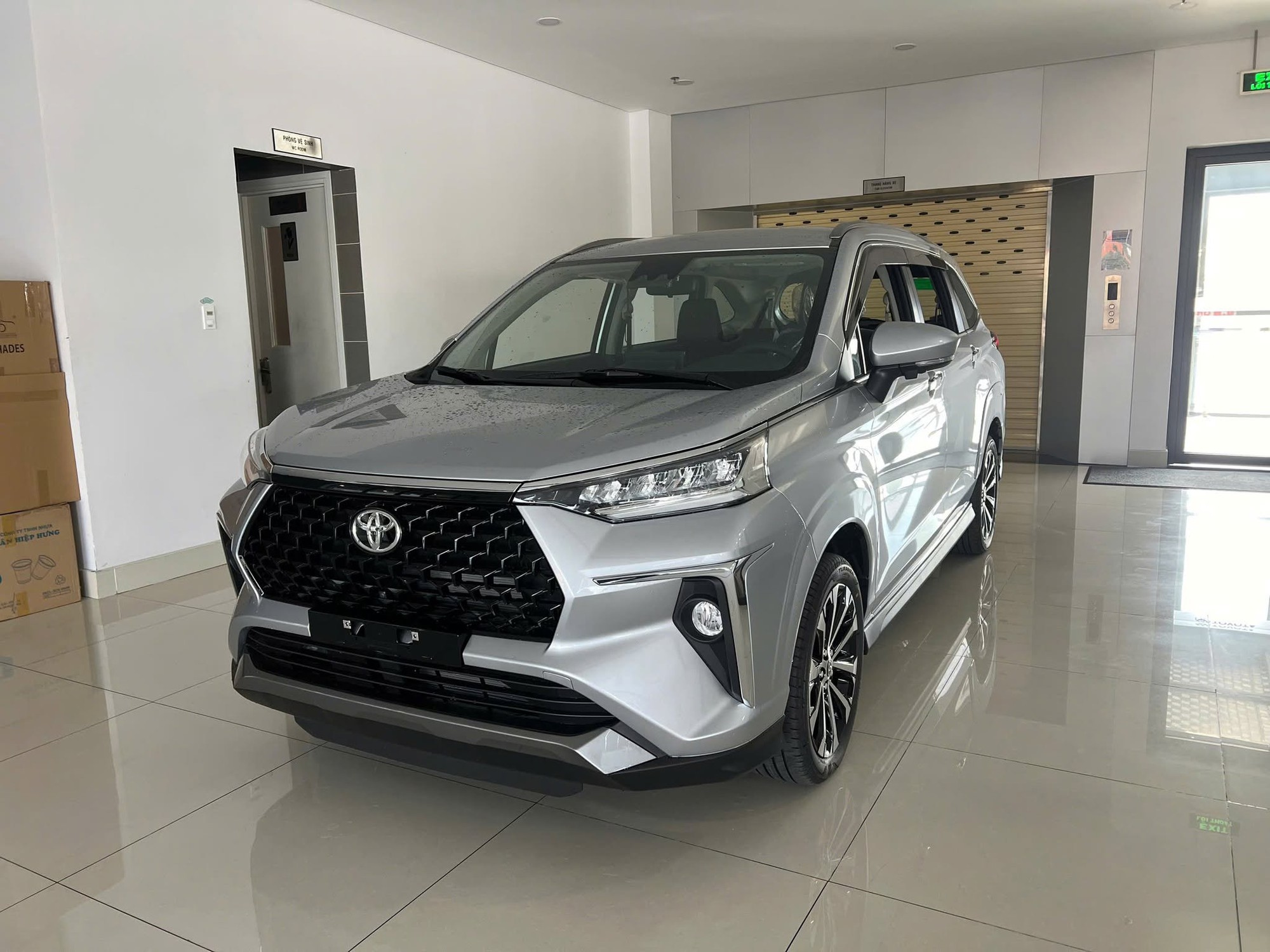 Toyota Veloz Cross trả 'ng&ocirc;i vương' xe b&aacute;n chạy nhất th&aacute;ng cho Mitsubishi Xpander: C&aacute;ch biệt hơn 400 xe, cộng dồn cả năm l&ecirc;n tới hơn 2.200 xe- Ảnh 2.