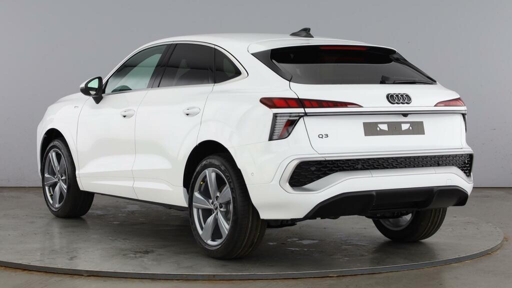 Audi Q3 Sportback 2026 lộ diện sớm trước ng&agrave;y ra mắt Việt Nam: Thiết kế kh&aacute;c ho&agrave;n to&agrave;n đời cũ, c&oacute; g&oacute;i thể thao, dễ d&ugrave;ng động cơ hybrid- Ảnh 7.