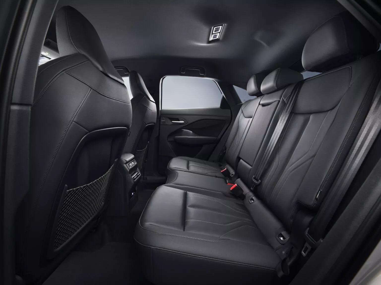 Audi Q3 Sportback 2026 lộ diện sớm trước ng&agrave;y ra mắt Việt Nam: Thiết kế kh&aacute;c ho&agrave;n to&agrave;n đời cũ, c&oacute; g&oacute;i thể thao, dễ d&ugrave;ng động cơ hybrid- Ảnh 12.