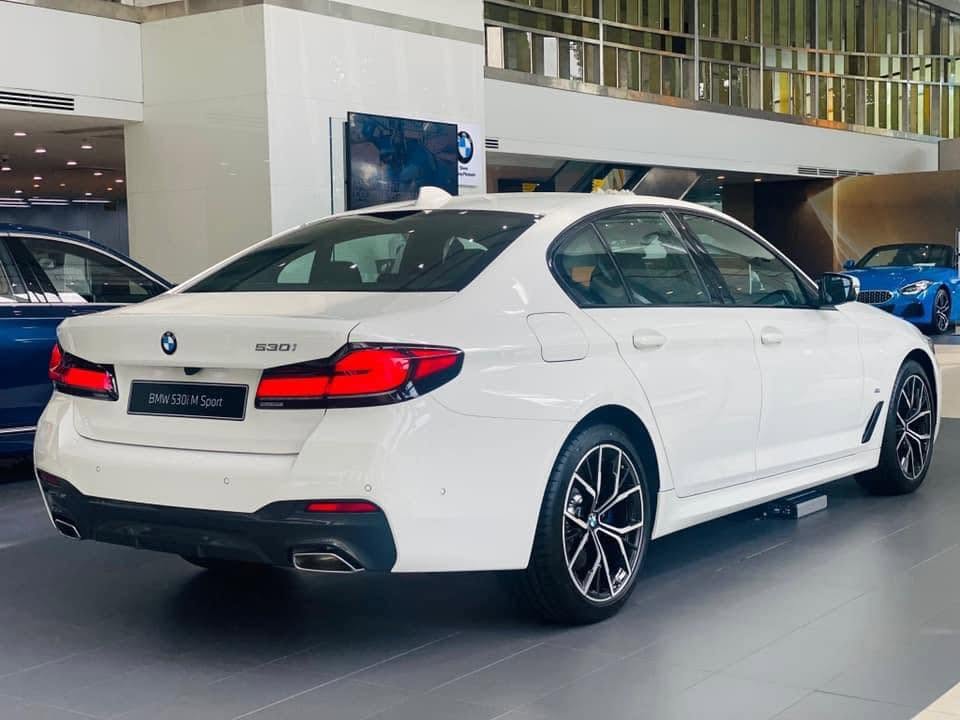 BMW 5 Series dọn kho giảm gi&aacute; mạnh tại đại l&yacute;: Bản 'full' dưới 2 tỷ đồng, rẻ hơn ban đầu 1,3 tỷ nhưng phải đ&aacute;nh đổi một đời- Ảnh 1.