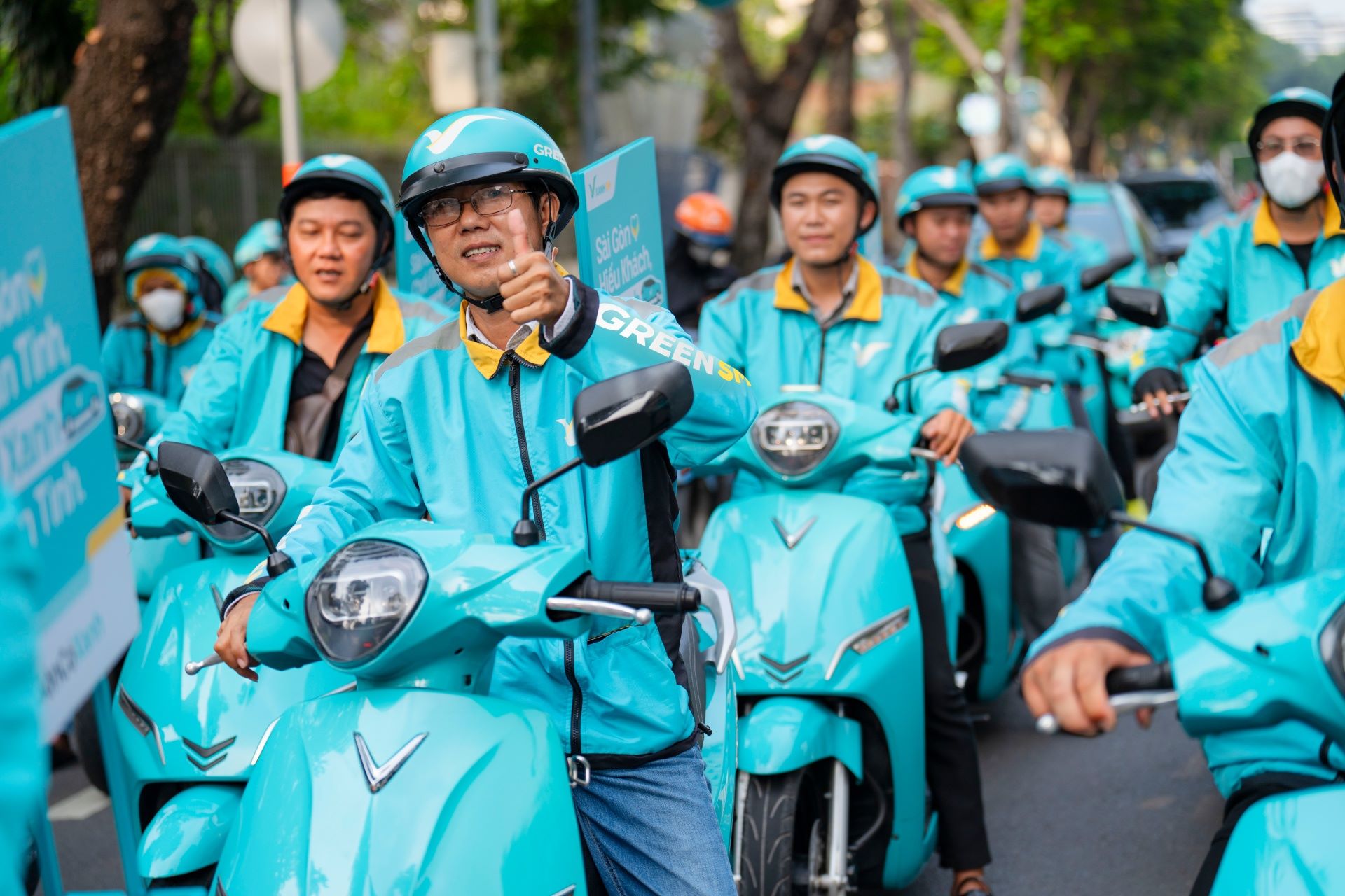 Chạy dịch vụ bằng VinFast Feliz II, tài xế chấm ngay điểm “ăn tiền”: Chi phí nhẹ, đổi pin nhanh- Ảnh 1. Chạy dịch vụ bằng VinFast Feliz II, tài xế chấm ngay điểm “ăn tiền”: Chi phí nhẹ, đổi pin nhanh- Ảnh 1.