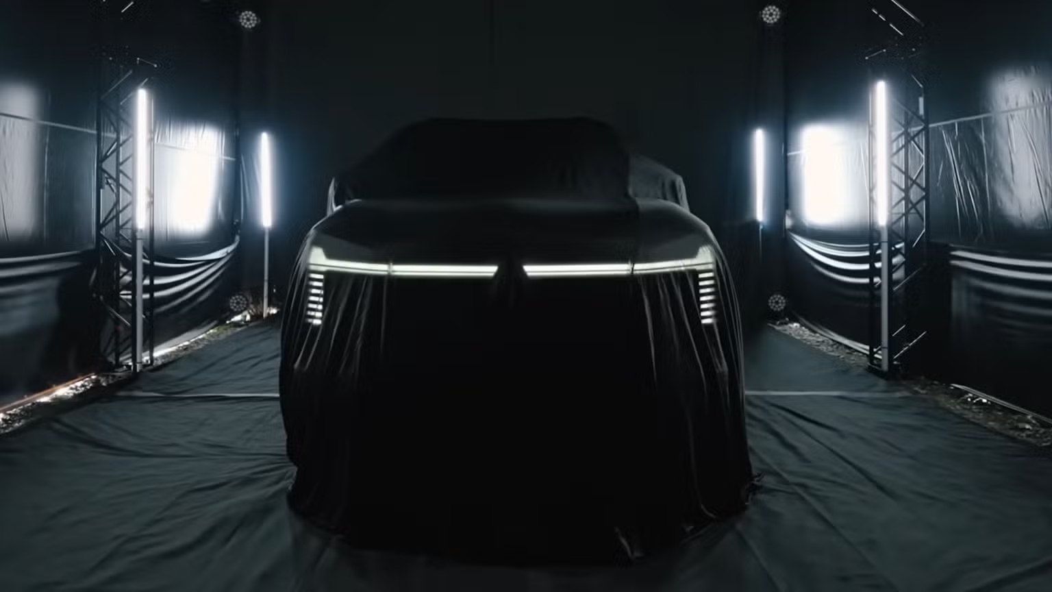 Mitsubishi Pajero đời mới lộ nội thất: Sang hơn hẳn đời cũ, kh&aacute;ch được xem sớm khen xe thực tế đẹp hơn ảnh - Ảnh 11.