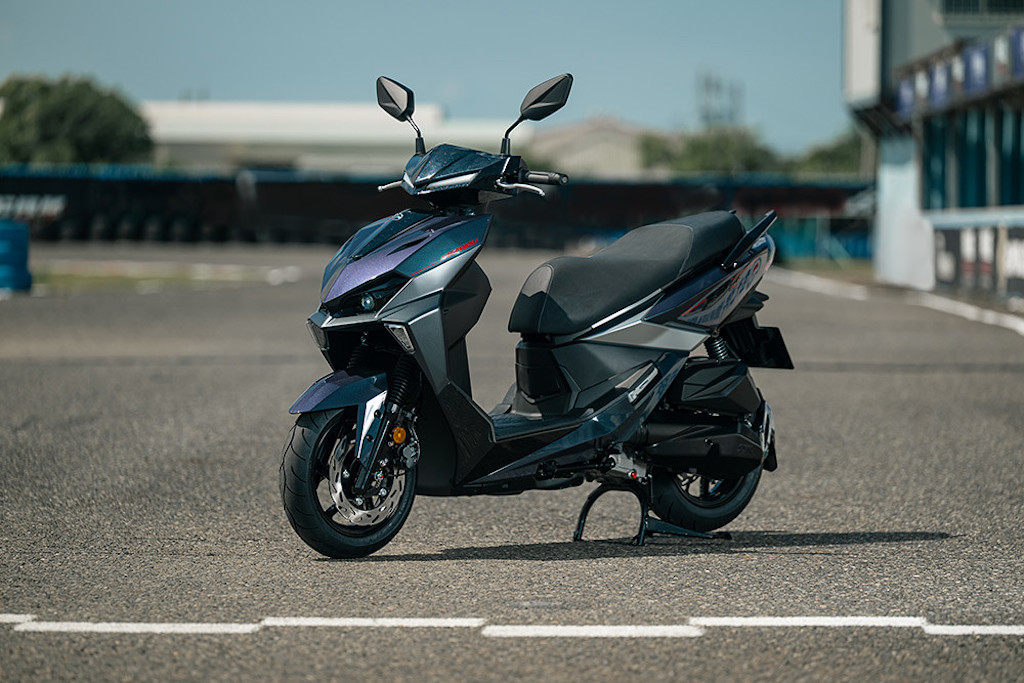 H&atilde;ng x&acirc;y nh&agrave; m&aacute;y ở TP.HCM ra mắt xe tay ga mới: thiết kế thể thao, ABS 2 k&ecirc;nh, th&aacute;ch thức Honda SH v&agrave; Vario - Ảnh 2.
