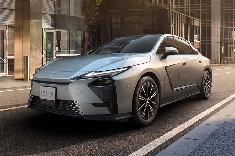 Lexus ES 2026 sắp ra mắt s&aacute;t Việt Nam: Lần đầu c&oacute; cả hybrid v&agrave; thuần điện, th&acirc;n xe lớn hơn đ&aacute;ng kể - Ảnh 1.