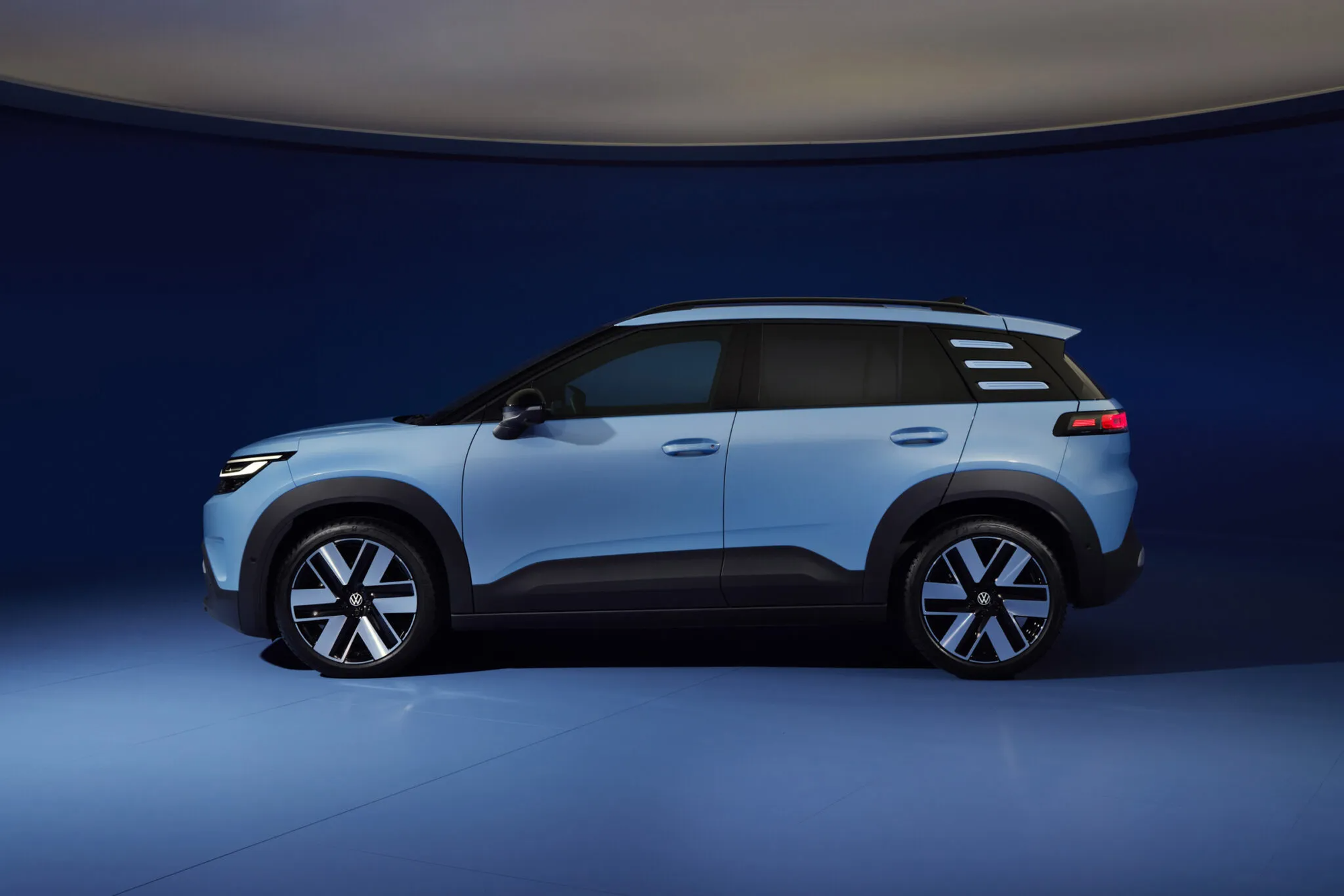 Volkswagen ID. Cross ra mắt: SUV thuần điện cỡ B mạnh 208 mã lực, sạc đầy đi 436 km, giá quy đổi gần 840 triệu - Ảnh 13.