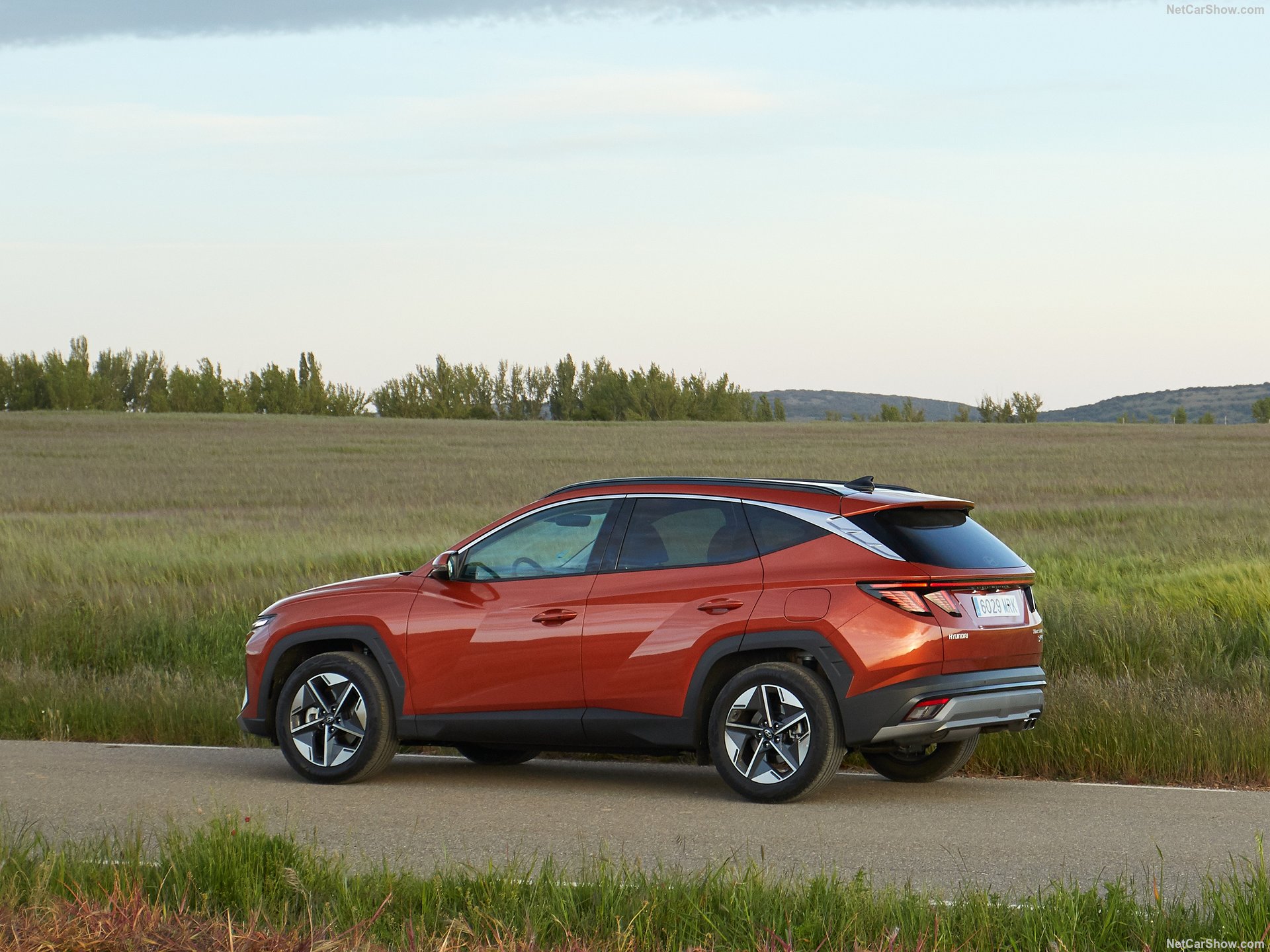 Hyundai Tucson hybrid lần đầu lộ diện tại Việt Nam: Thiết kế giống bản xăng tầm trung, th&ecirc;m chi tiết nhận diện nhỏ ph&iacute;a sau, gi&aacute; dự kiến tiệm cận Santa Fe- Ảnh 6.