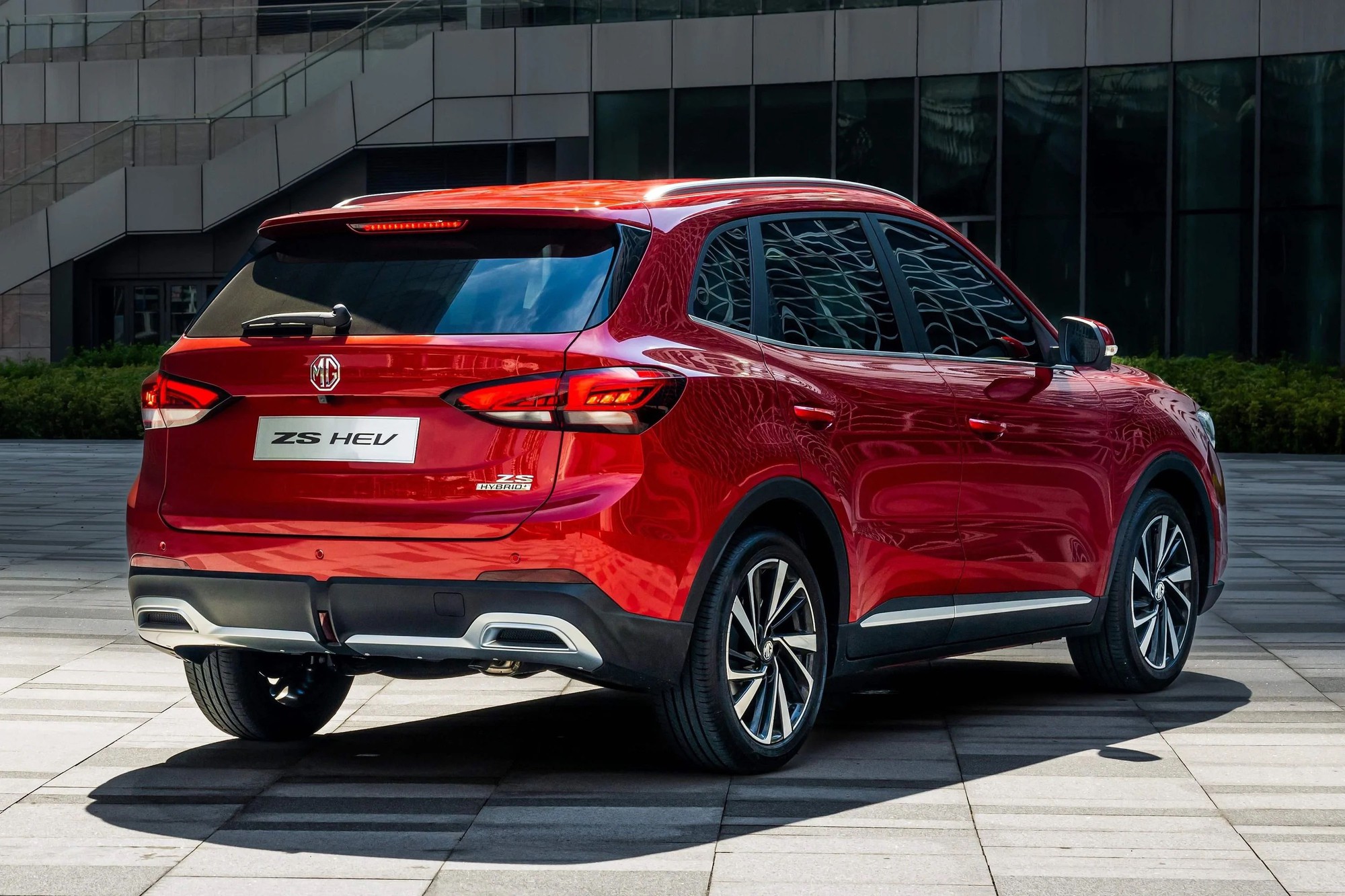 MG ZS hybrid 2026 ra mắt ĐN&Aacute;: Thiết kế long lanh hơn bản ở Việt Nam, hộp số 3 cấp độc đ&aacute;o, 15 t&iacute;nh năng ADAS - Ảnh 6.
