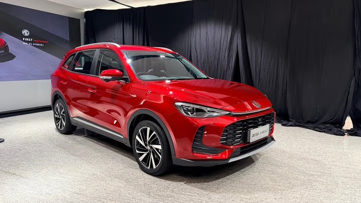 MG ZS hybrid 2026 ra mắt ĐN&Aacute;: Thiết kế long lanh hơn bản ở Việt Nam, hộp số 3 cấp độc đ&aacute;o, 15 t&iacute;nh năng ADAS - Ảnh 3.