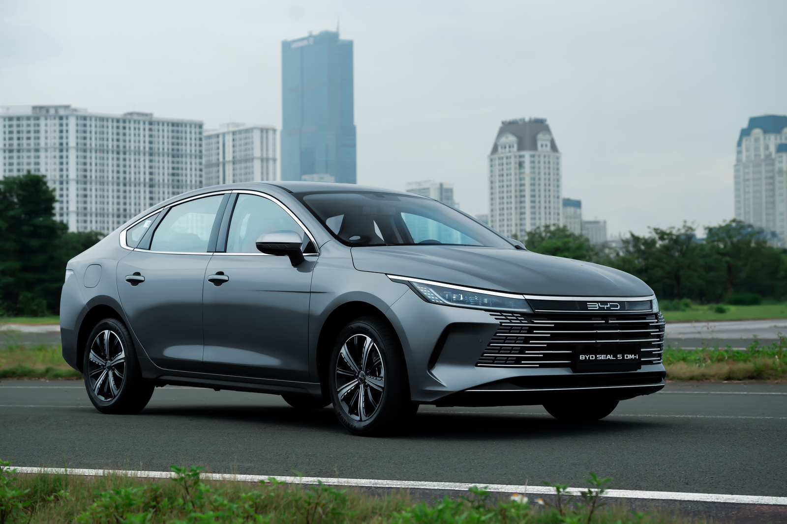 BYD tung ưu đ&atilde;i 'độc' cho t&agrave;i xế dịch vụ: Giảm tới gần 70 triệu, tặng bảo h&agrave;nh pin mở rộng, &aacute;p dụng cho xe điện lẫn xe hybrid - Ảnh 2.