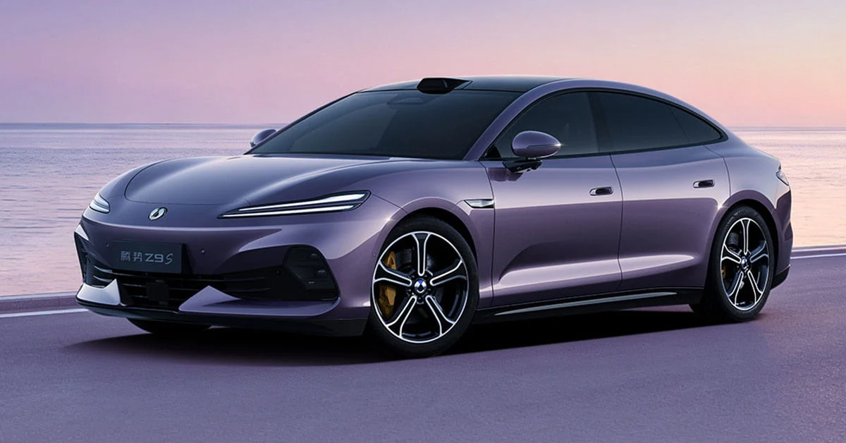 Denza Z9S lộ diện: Sedan thuần điện dài hơn 5 m, mạnh gần 500 mã lực, sạc đầy đi 920 km - Ảnh 1.
