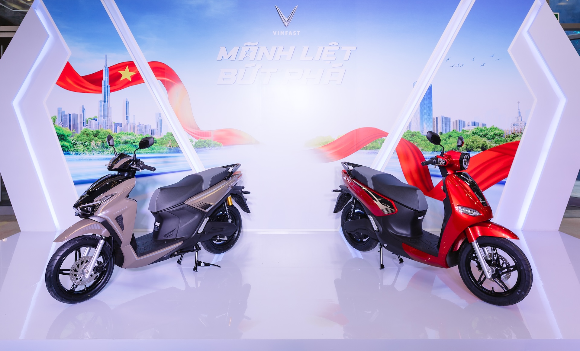 Bộ đôi VinFast Kyo và Kinet chốt giá khởi điểm 30 triệu và 40 triệu đồng, miễn phí đổi pin đến 2028 - Ảnh 1.