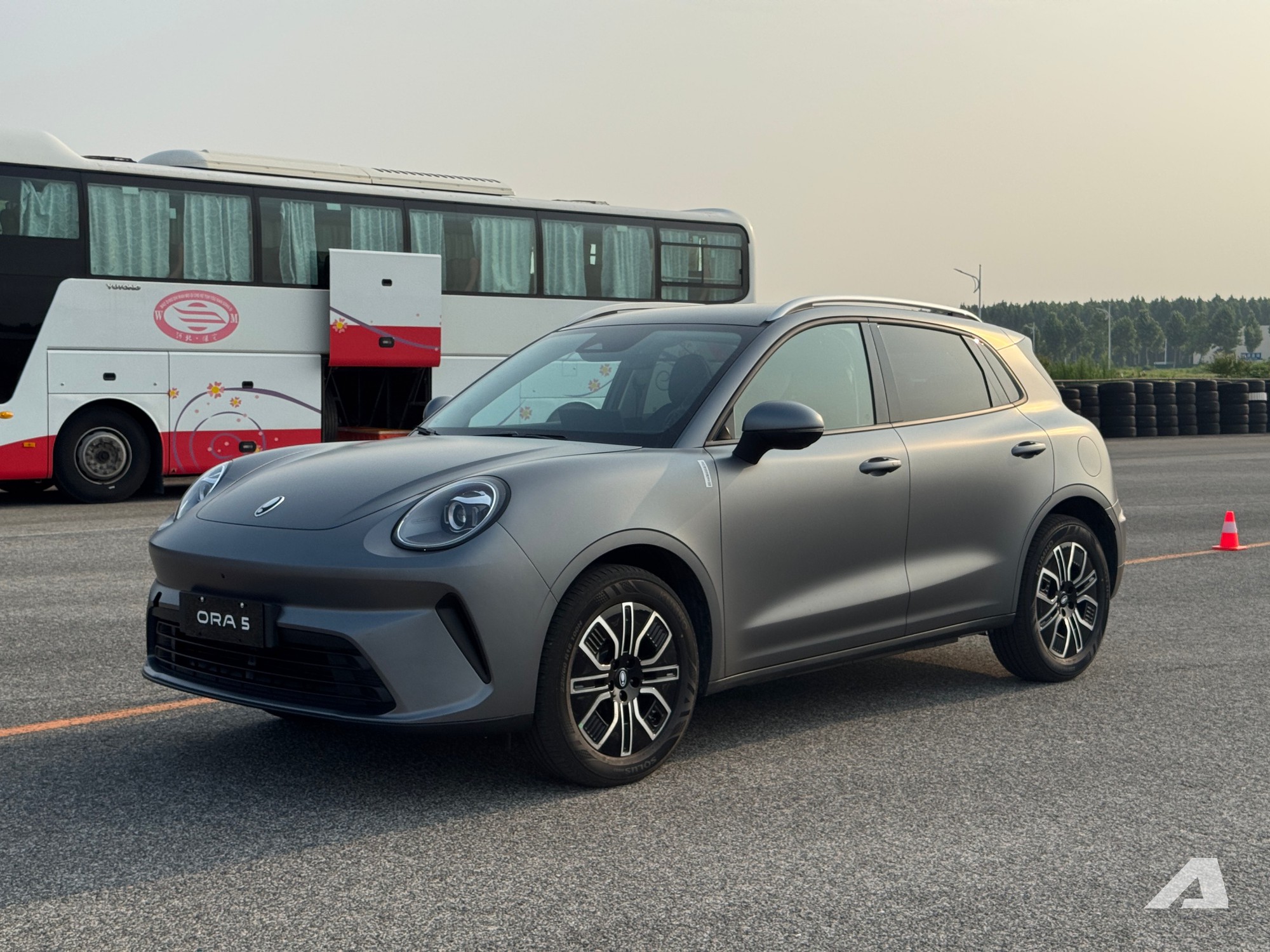 Sờ tận tay GWM ORA 5 được lên lịch về Việt Nam: Đầu điệu như Porsche, ngang cỡ CX-5, máy hybrid, dễ được miễn thuế nhập khẩu - Ảnh 1.