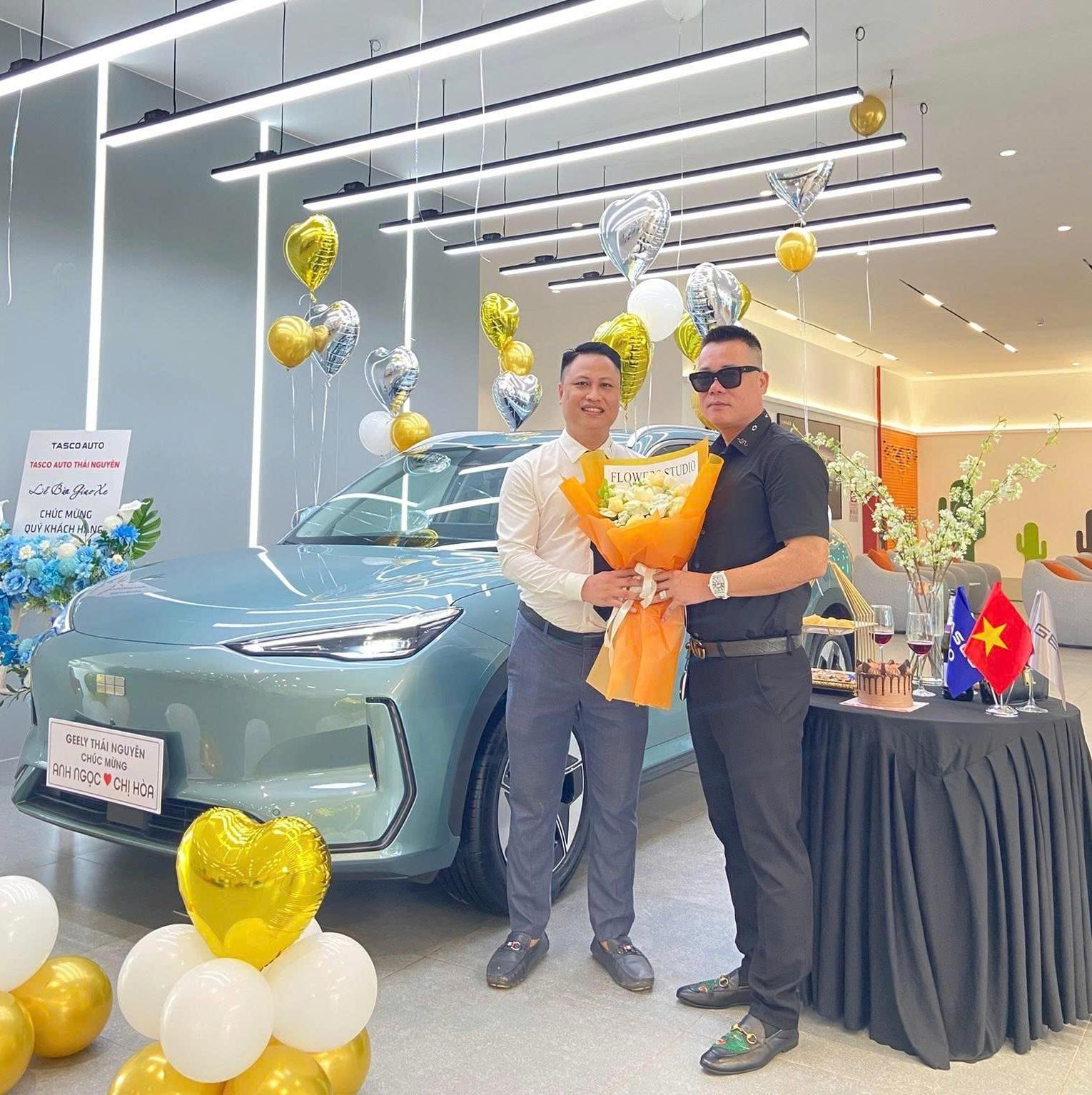 Chủ xe Geely EX5 tiên phong: “Chấm 5 sao cho chất lượng xe đến dịch vụ hậu mãi” - Ảnh 2. Chủ xe Geely EX5 tiên phong: “Chấm 5 sao cho chất lượng xe đến dịch vụ hậu mãi” - Ảnh 2.