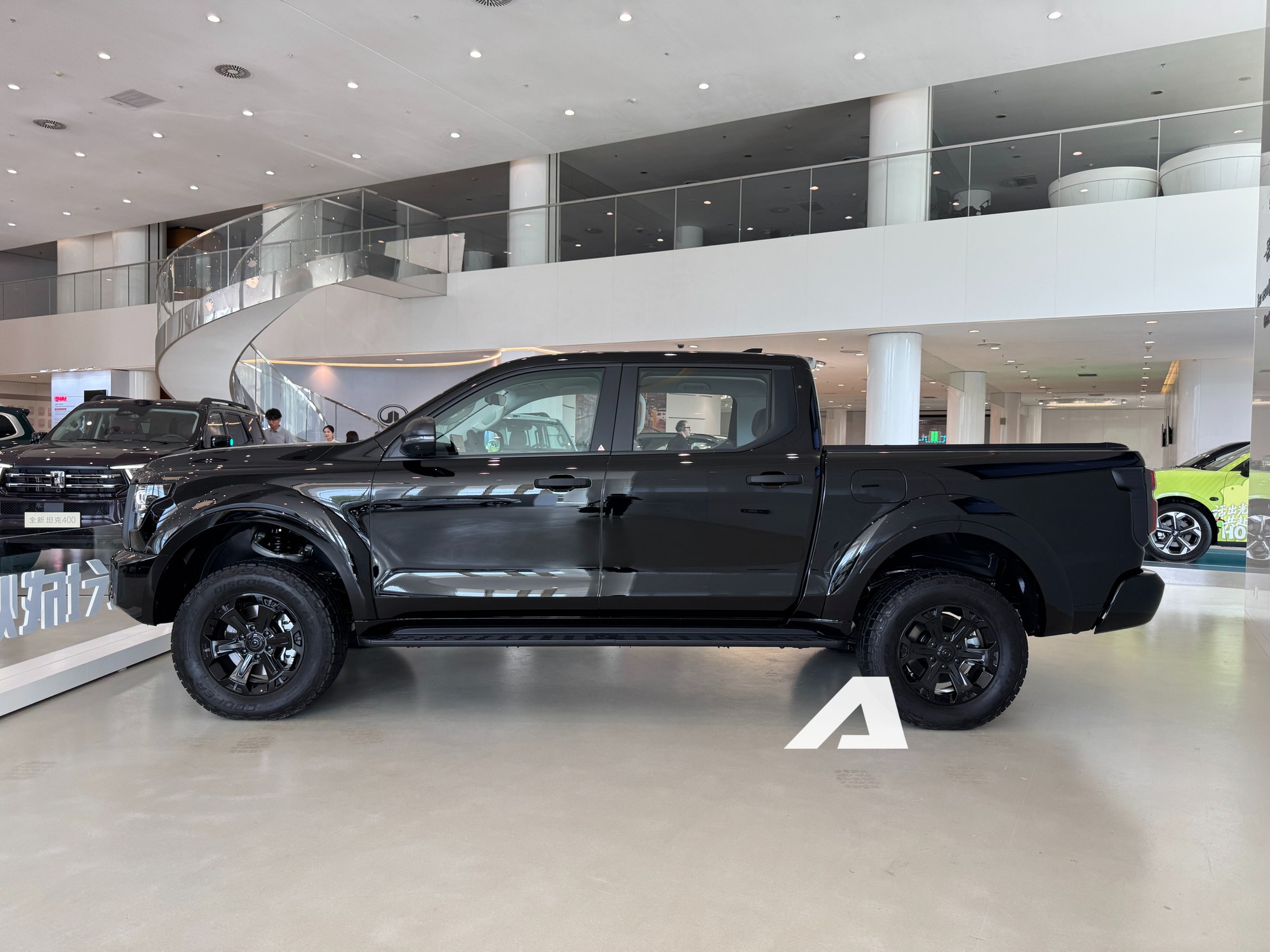 Ngắm b&aacute;n tải GWM Poer Sahar trước ng&agrave;y về Việt Nam: D&agrave;i hơn Ranger Raptor, c&oacute; t&ugrave;y chọn m&aacute;y dầu lẫn hybrid cắm sạc, treo sau đa li&ecirc;n kết - Ảnh 2.