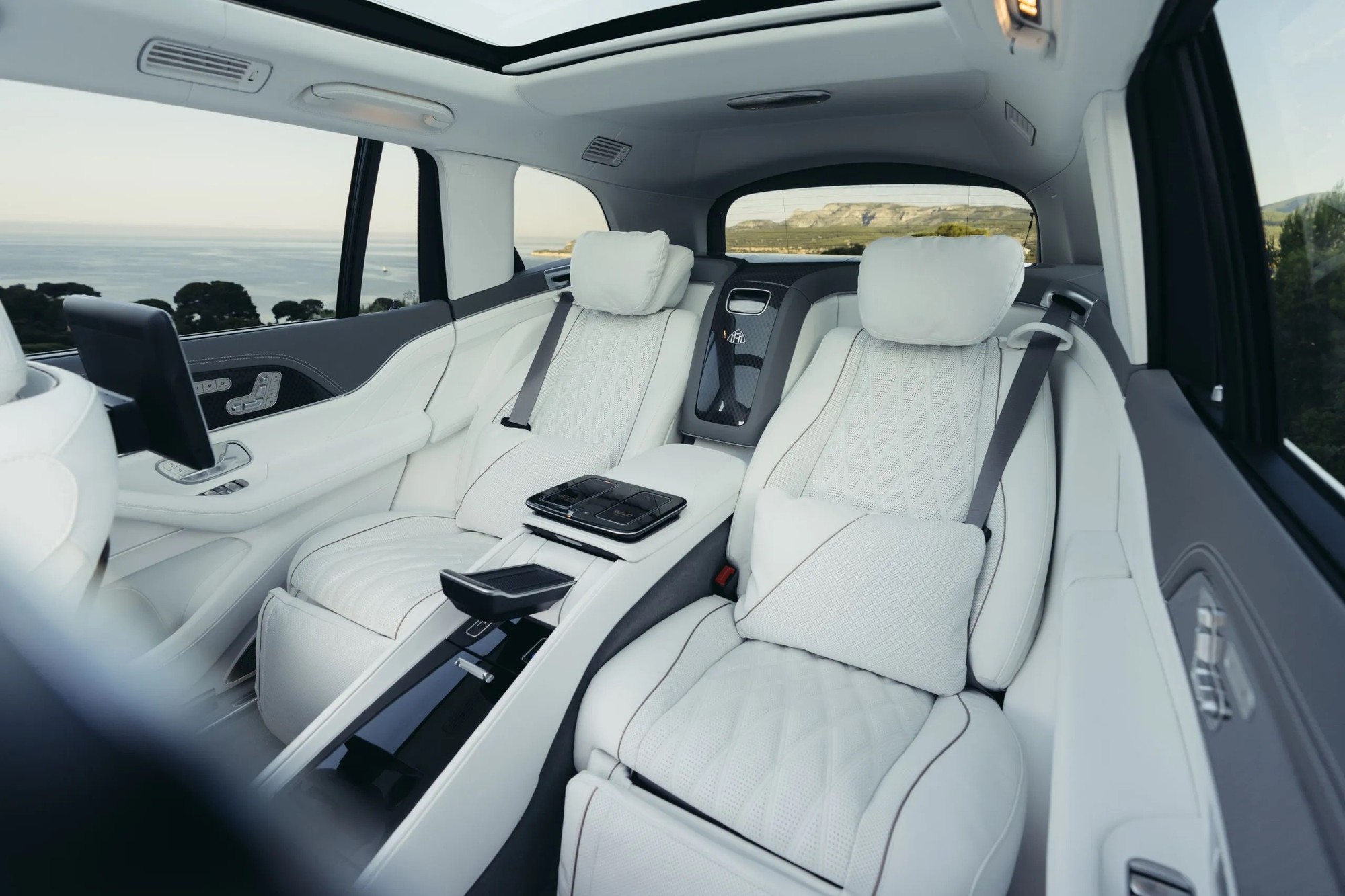 Mercedes-Maybach GLS 2027 ra mắt: Lần đầu d&ugrave;ng V8 hybrid, mạnh 603 m&atilde; lực, chế độ 'nh&uacute;n' tho&aacute;t lầy - Ảnh 8.