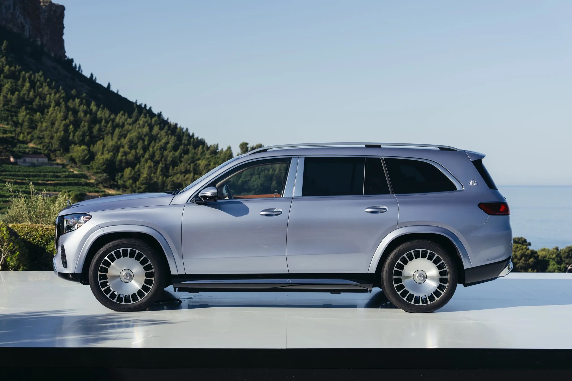 Mercedes-Maybach GLS 2027 ra mắt: Lần đầu d&ugrave;ng V8 hybrid, mạnh 603 m&atilde; lực, chế độ 'nh&uacute;n' tho&aacute;t lầy - Ảnh 12.