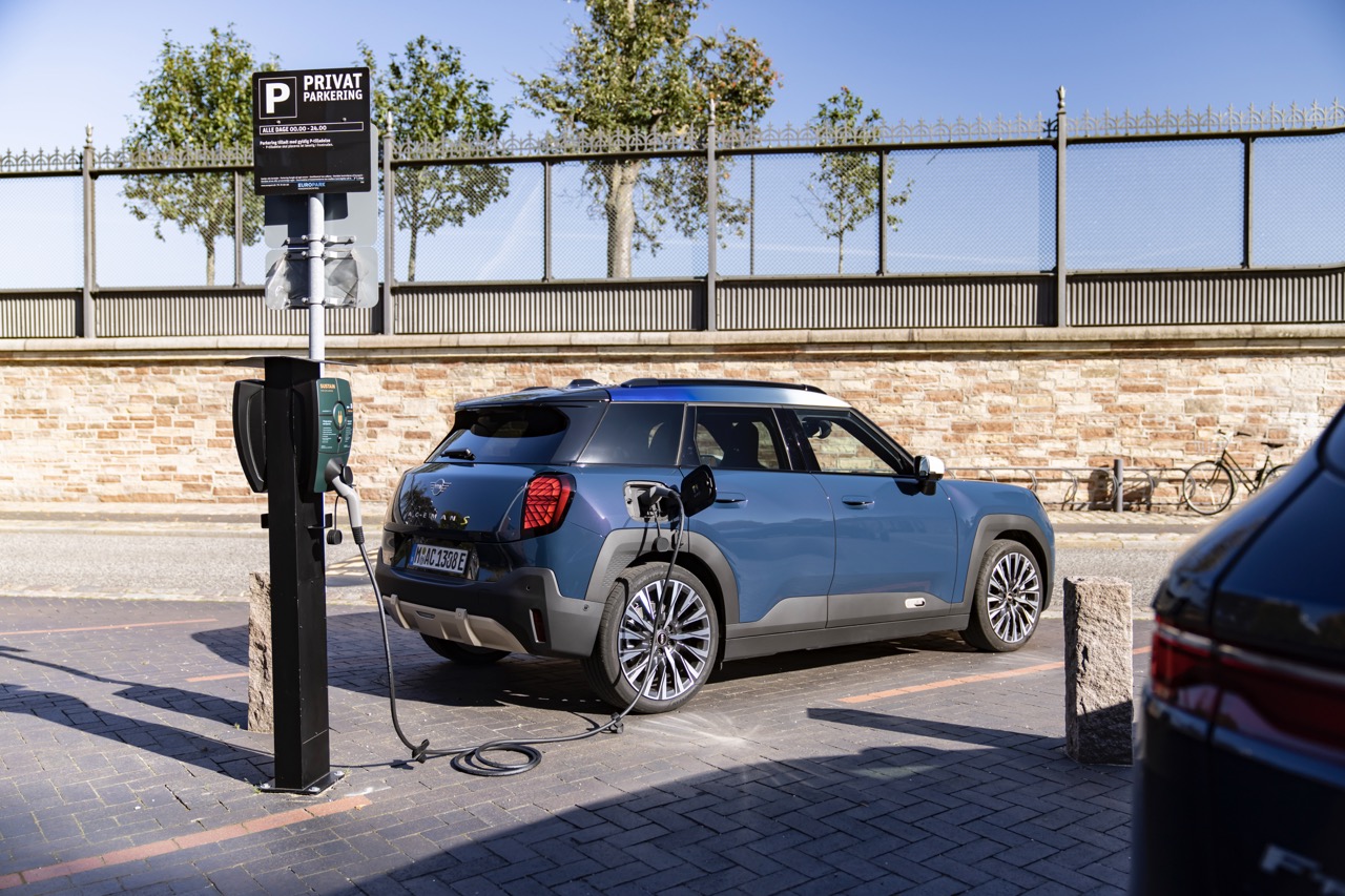 MINI Aceman ra mắt Việt Nam: Gi&aacute; 2,419 tỷ đồng, d&agrave;i ngang SUV cỡ A, chạy điện hơn 400km/sạc - Ảnh 9.